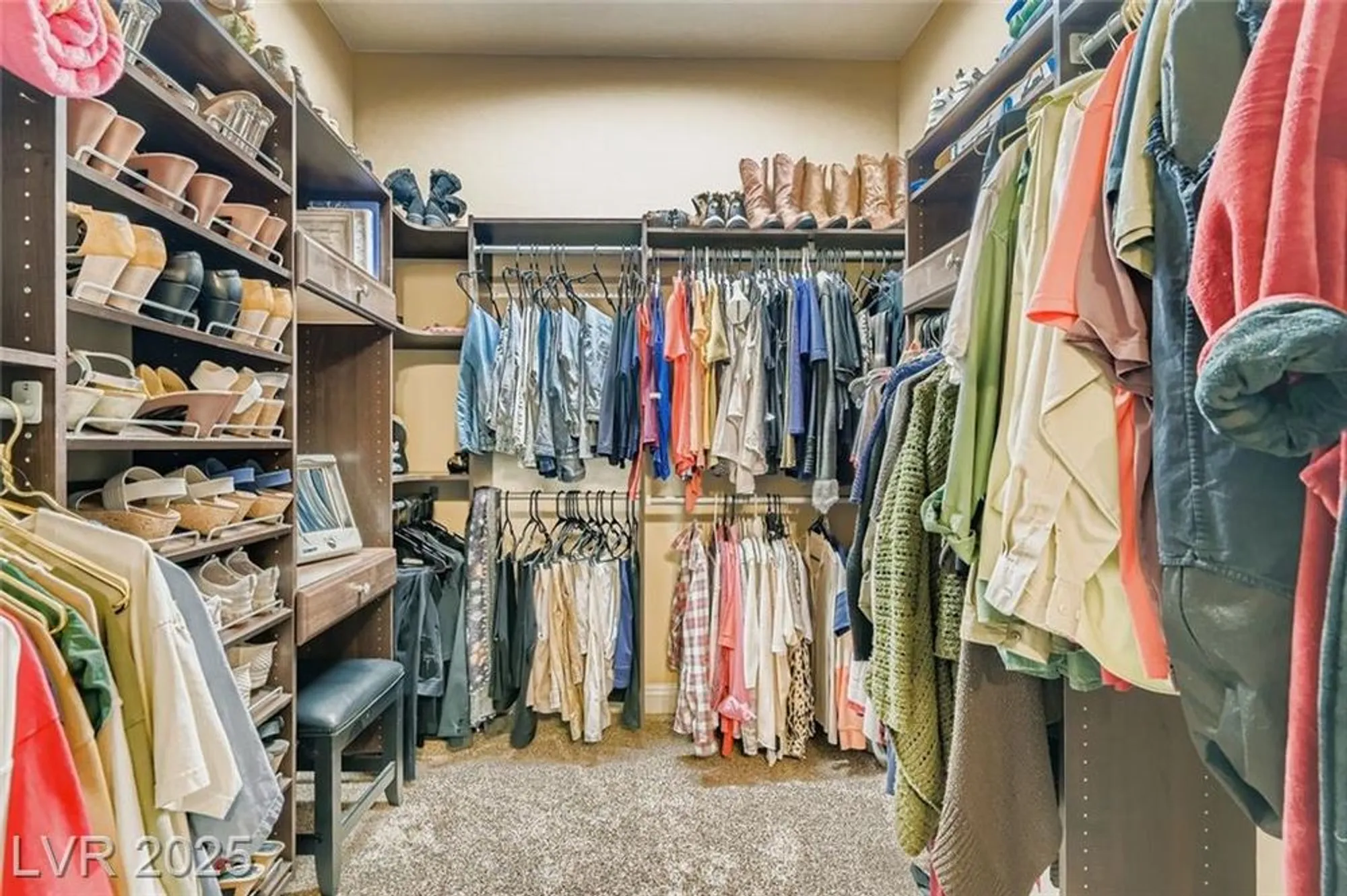 Property Slideshow image 23 of 45 | 3385 blue ribbon downs st, Las Vegas, NV, 89122