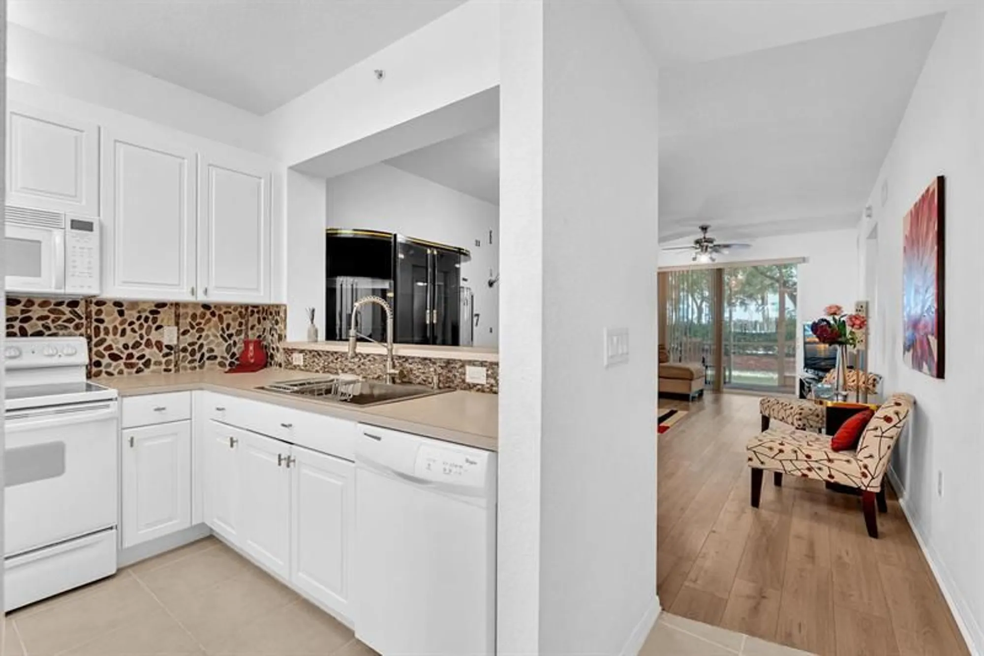 Property Slideshow image 15 of 78 | 7775 yardley dr apt 110, Tamarac, FL, 33321