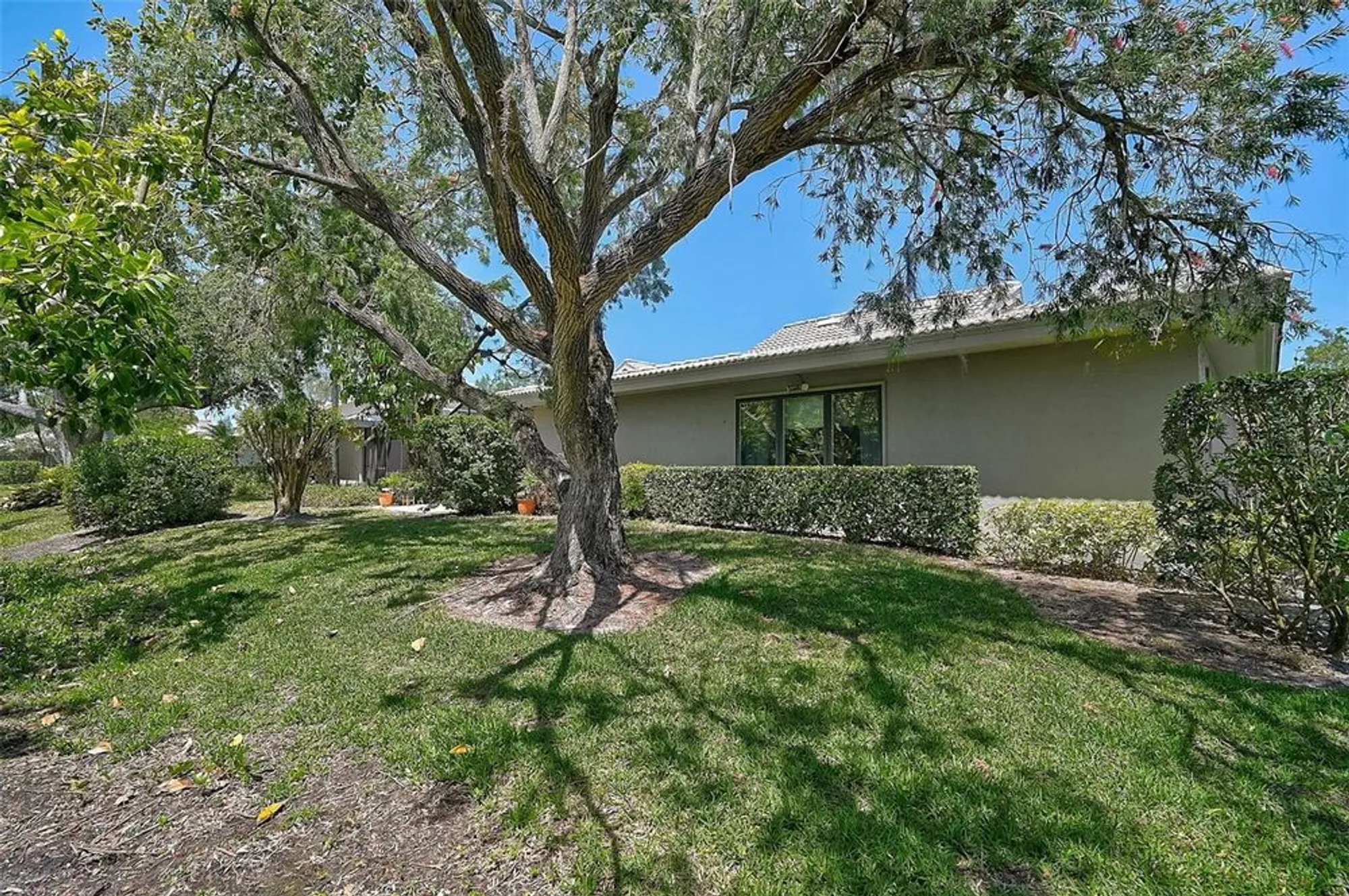 Property Slideshow image 44 of 61 | 3890 wilshire cir 27, Sarasota, FL, 34238