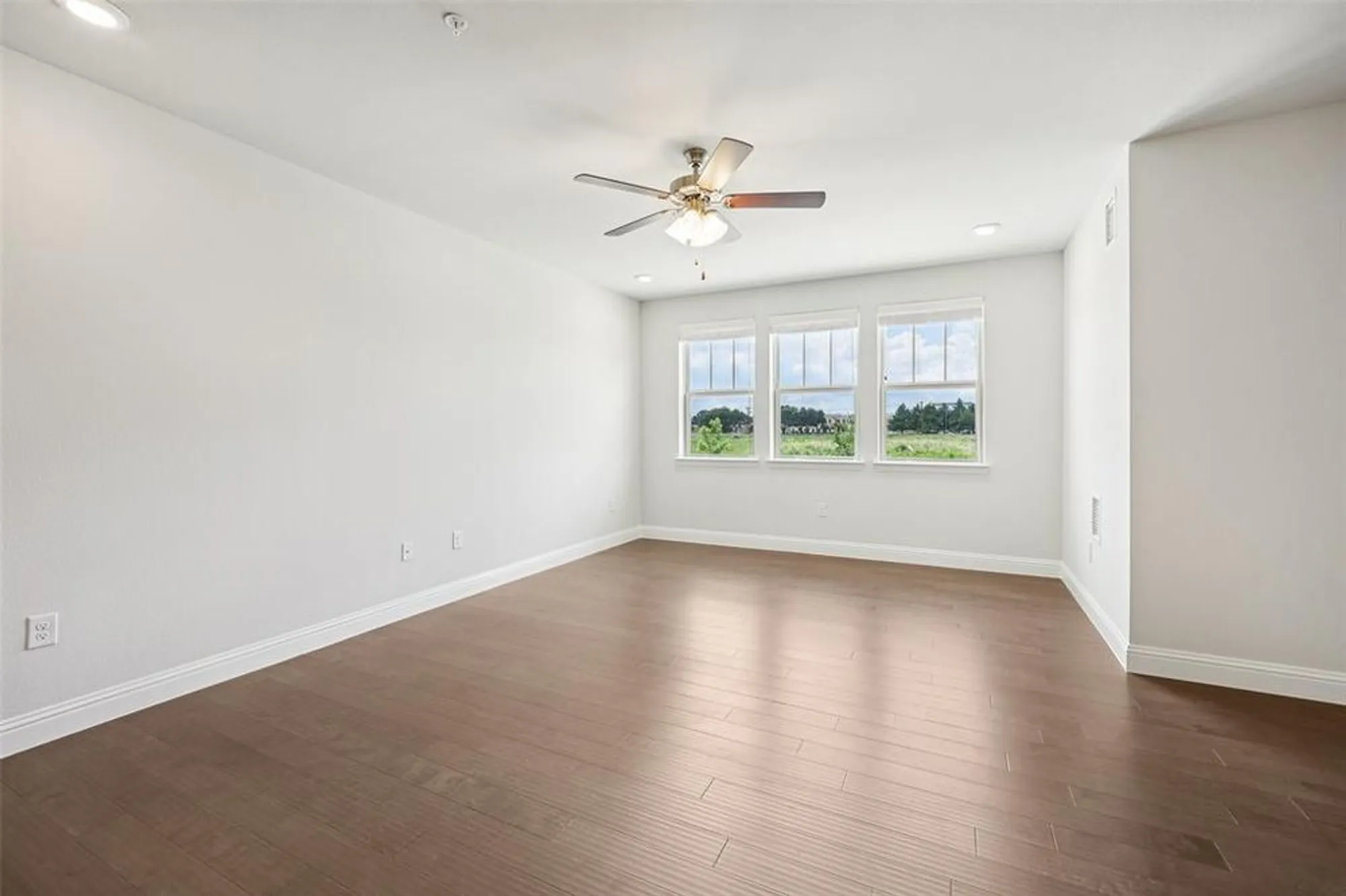Property Slideshow image 16 of 35 | 1735 wittington pl apt 2203, Dallas, TX, 75234