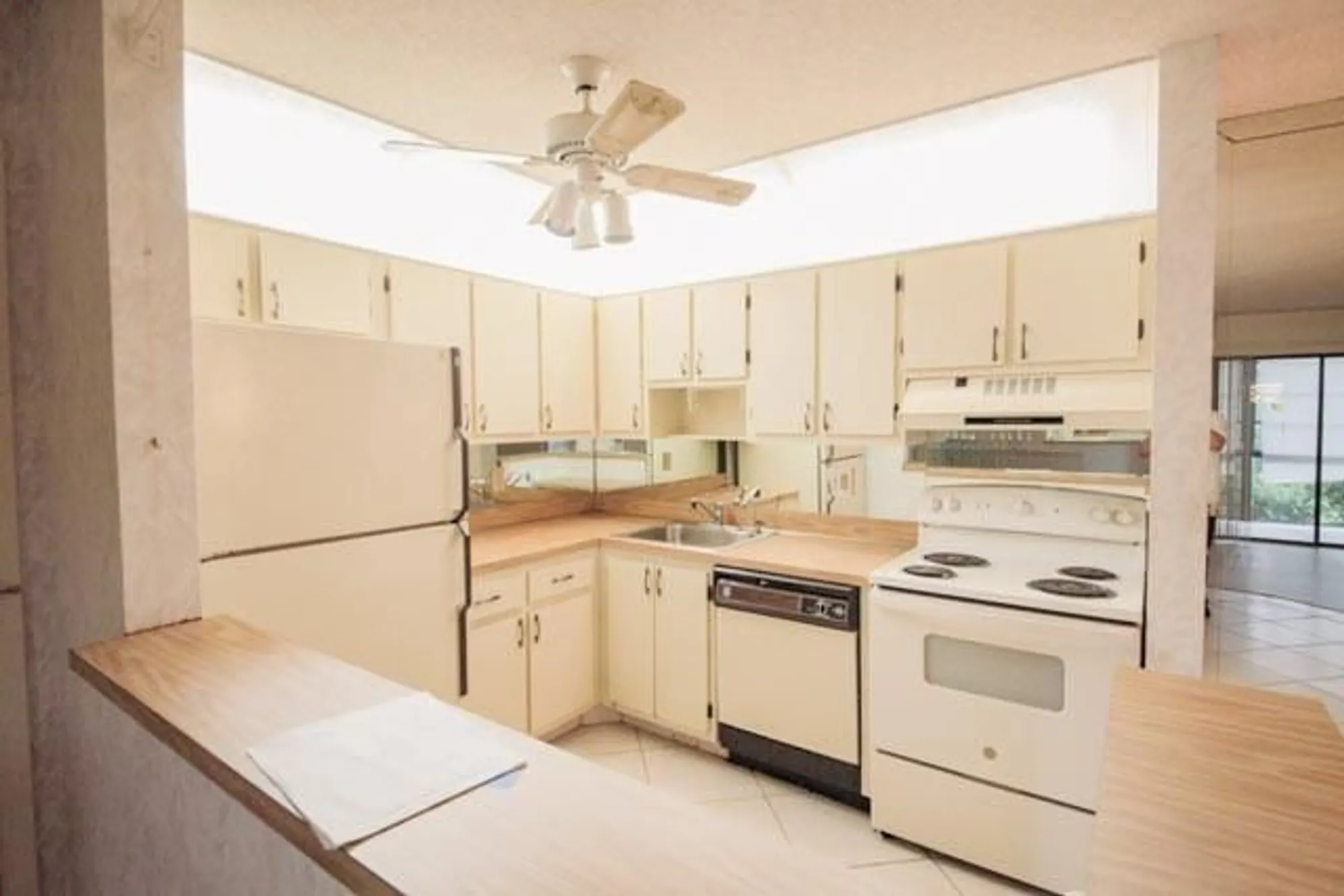 Property Slideshow image 4 of 14 | 10753 w clairmont cir 106, Tamarac, FL, 33321