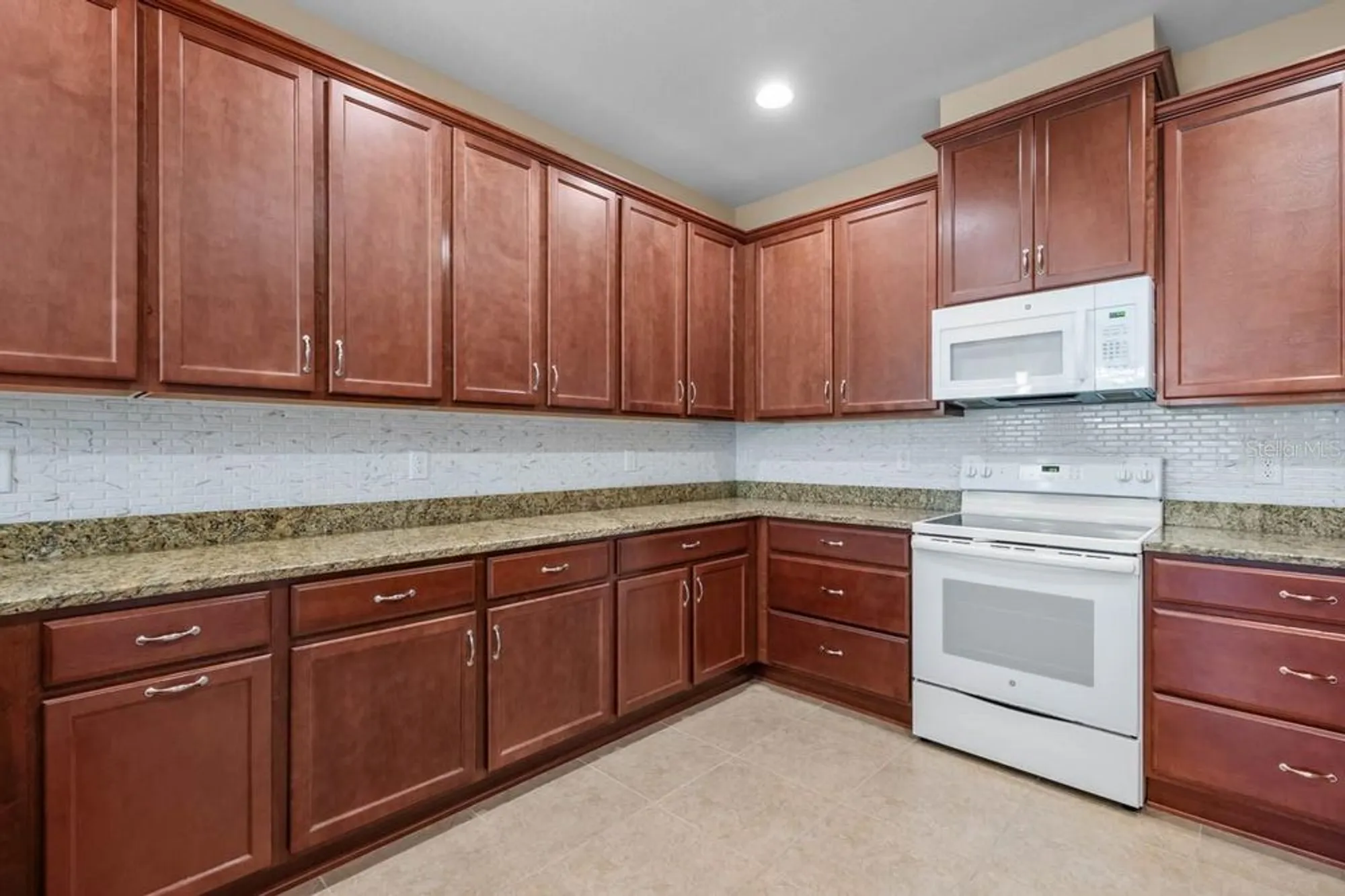 Property Slideshow image 7 of 60 | 809 chipper dr, Sun City Center, FL, 33573