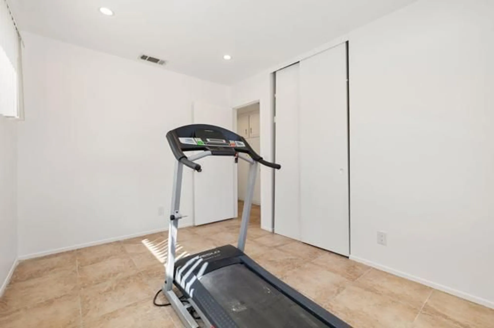 Property Slideshow image 21 of 40 | 2050 silver oak way, Hemet, CA, 92545