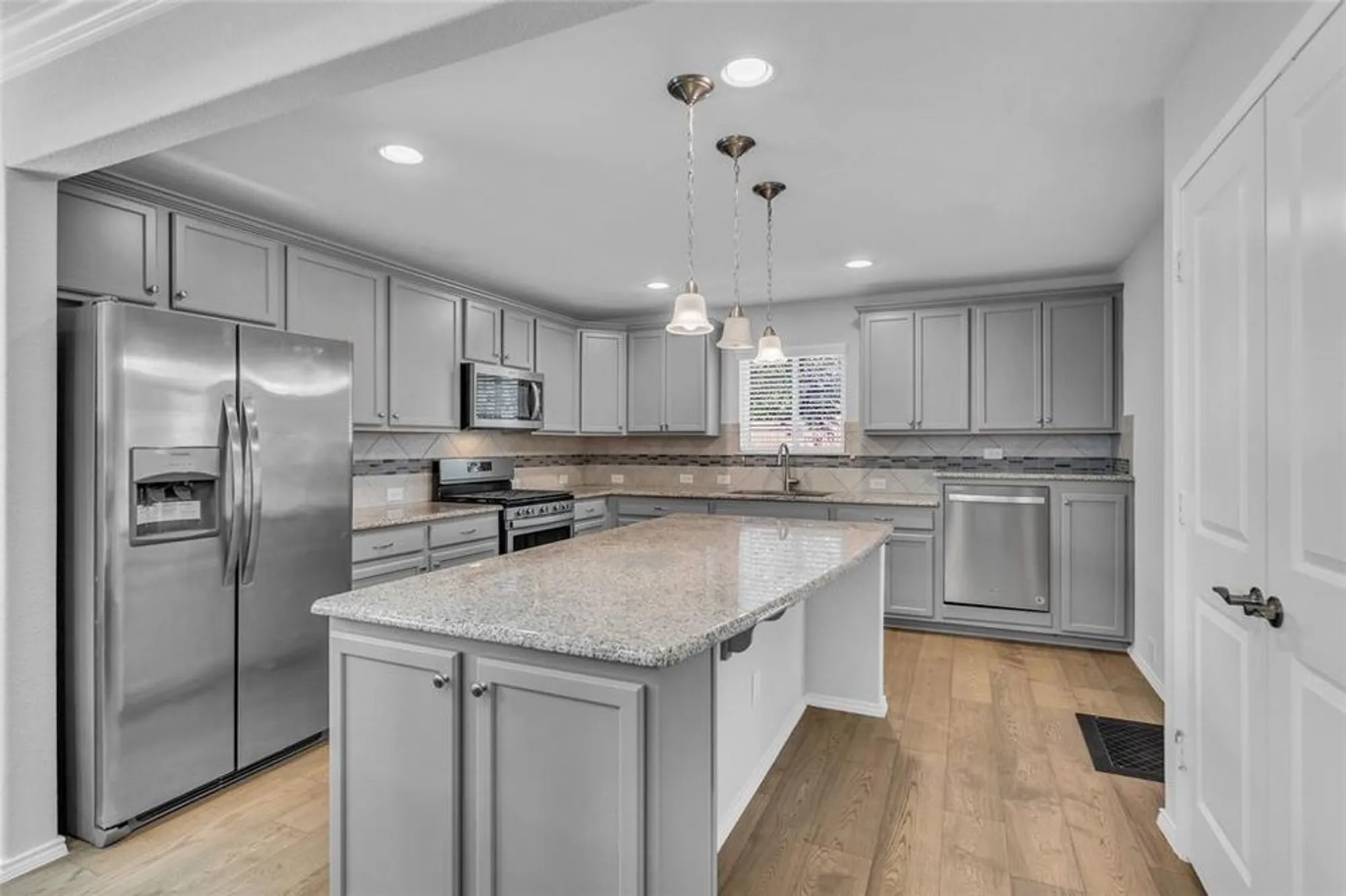 Property Slideshow image 13 of 31 | 8845 twin pines ln, Frisco, TX, 75036