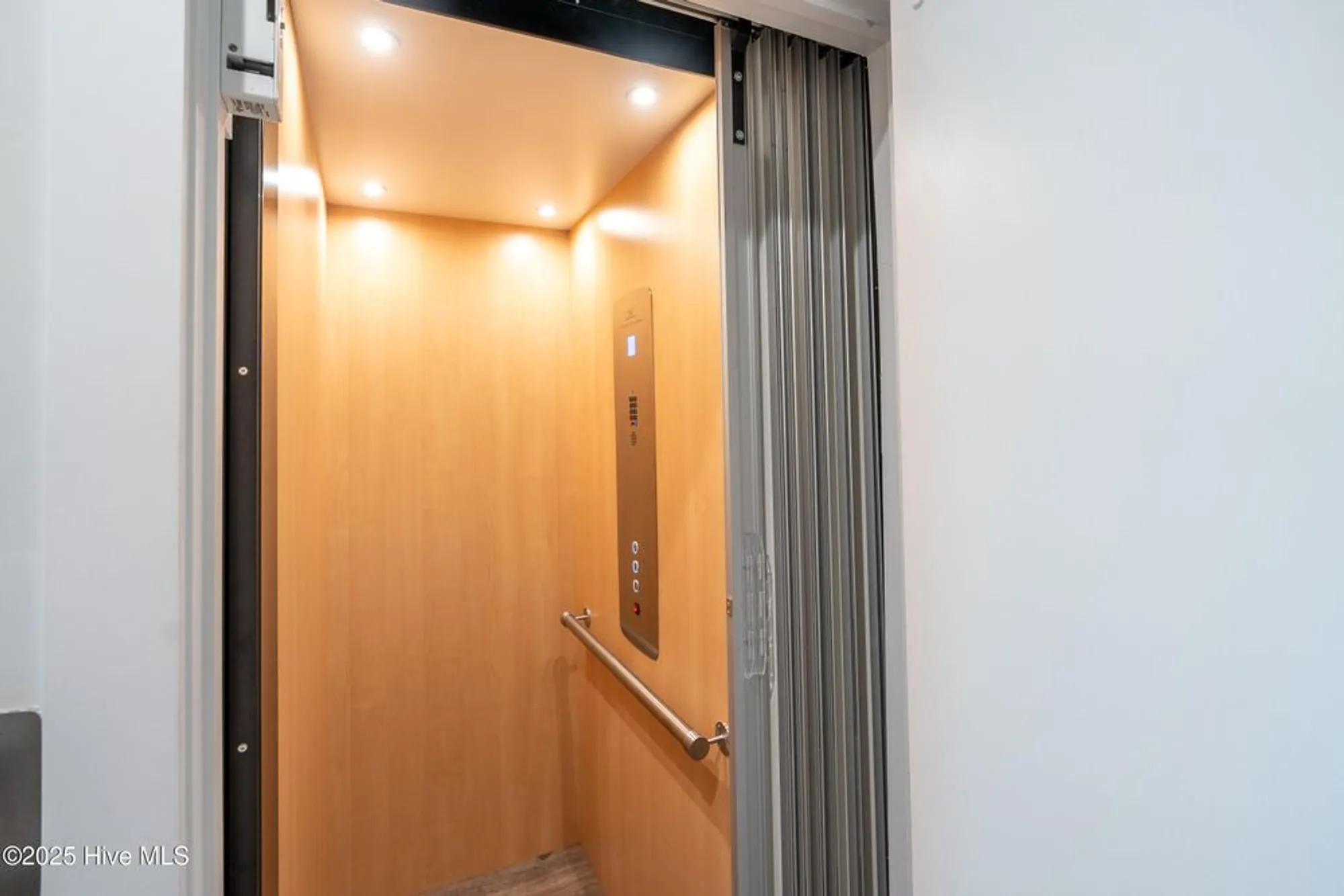 Property Slideshow image 12 of 48 | 243 sabal pond way, Castle Hayne, NC, 28429