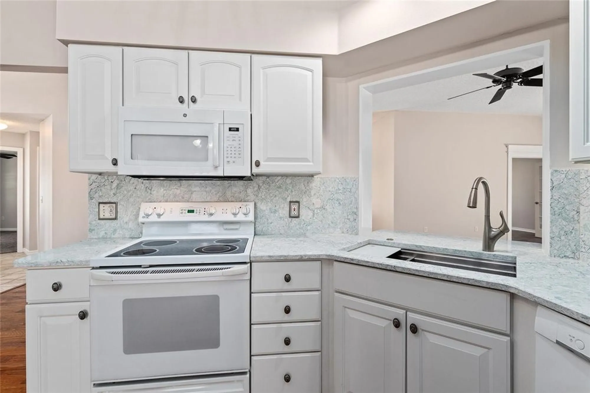 Property Slideshow image 11 of 50 | 2461 merida cir, The Villages, FL, 32162