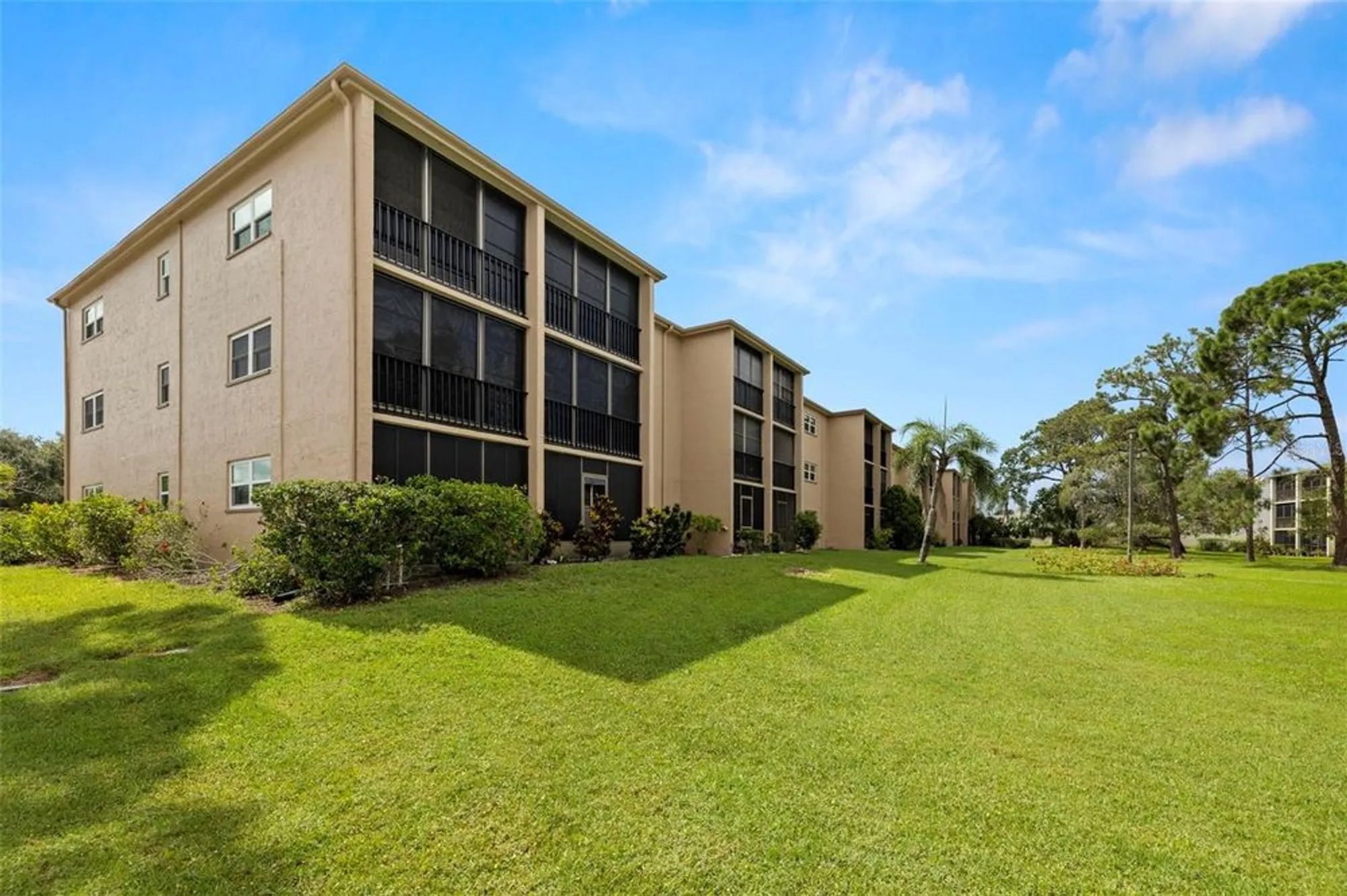 Property Slideshow image 23 of 56 | 1370 heather ridge blvd apt 105, Dunedin, FL, 34698