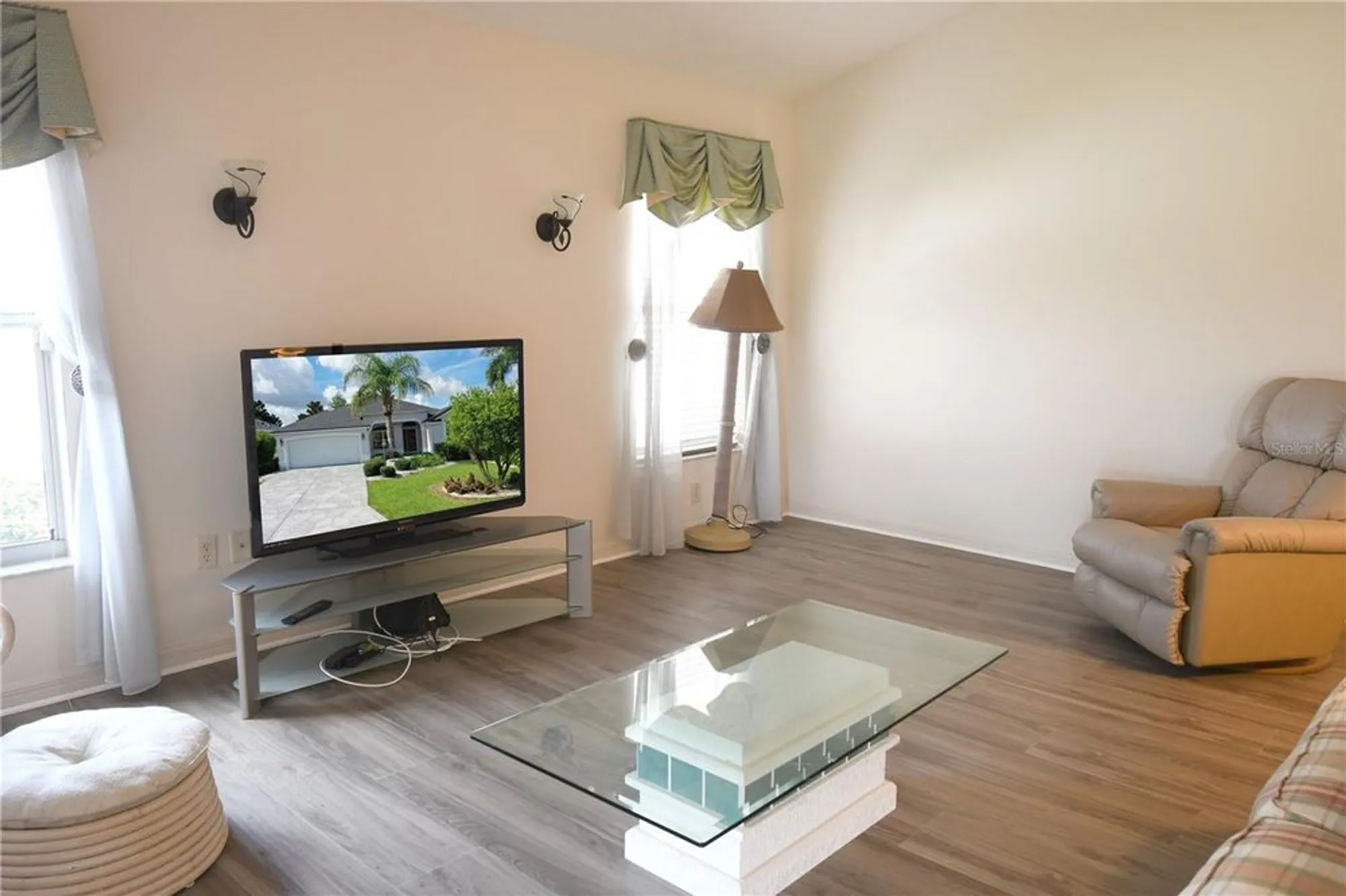 Property Slideshow image 6 of 22 | 2120 willow grove way, The Villages, FL, 32162