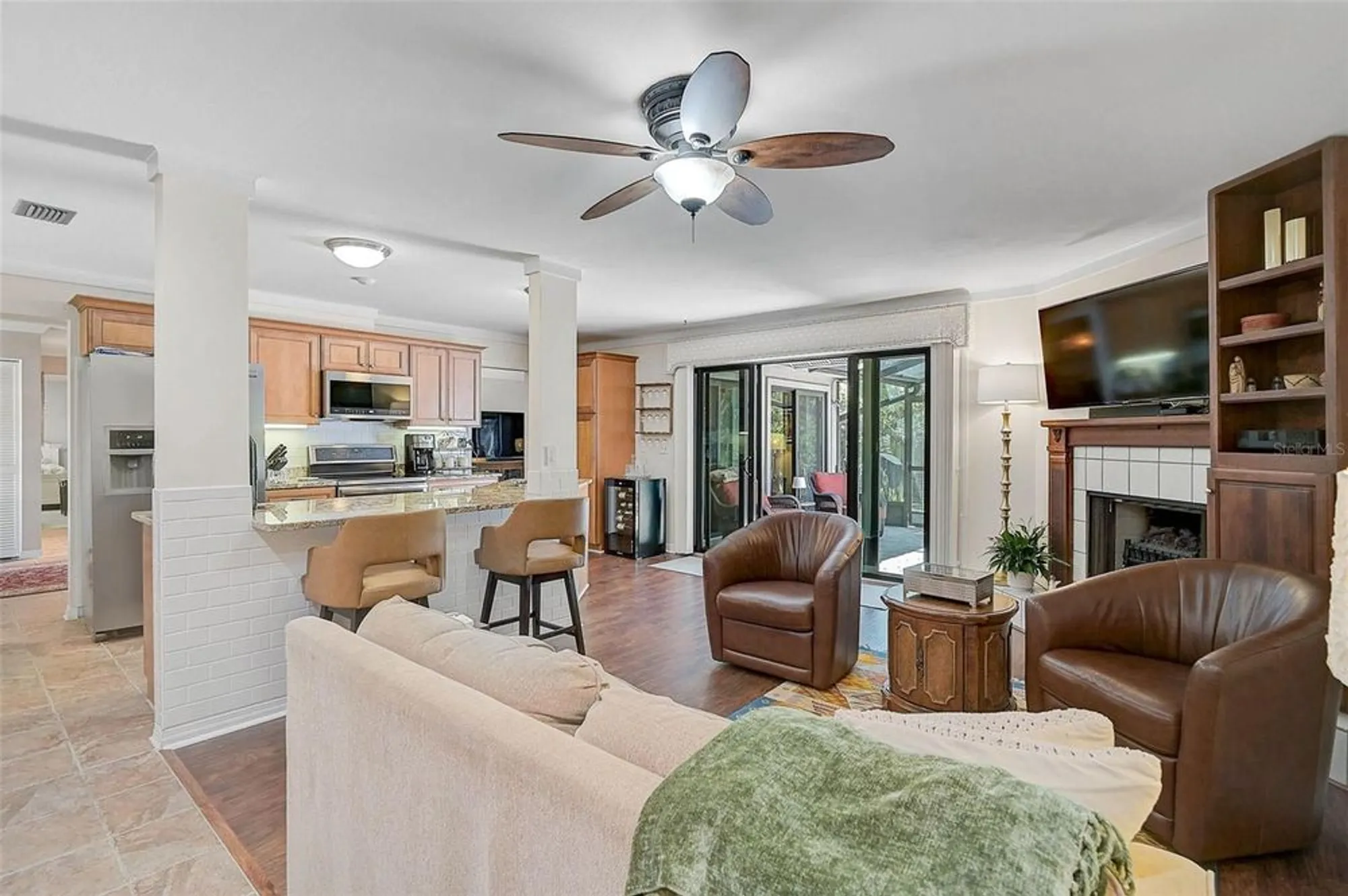 Property Slideshow image 32 of 61 | 3890 wilshire cir 27, Sarasota, FL, 34238