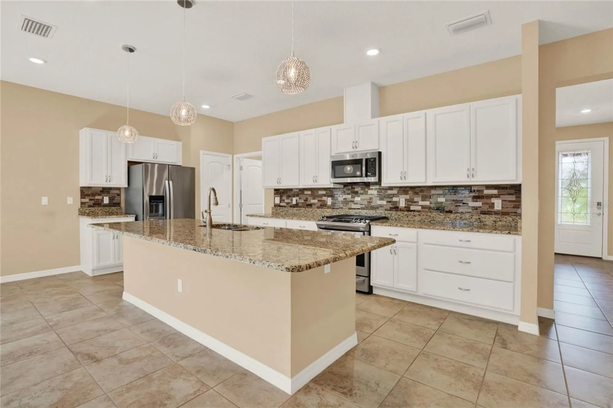 Property Slideshow image 9 of 57 | 440 alcove dr, Groveland, FL, 34736