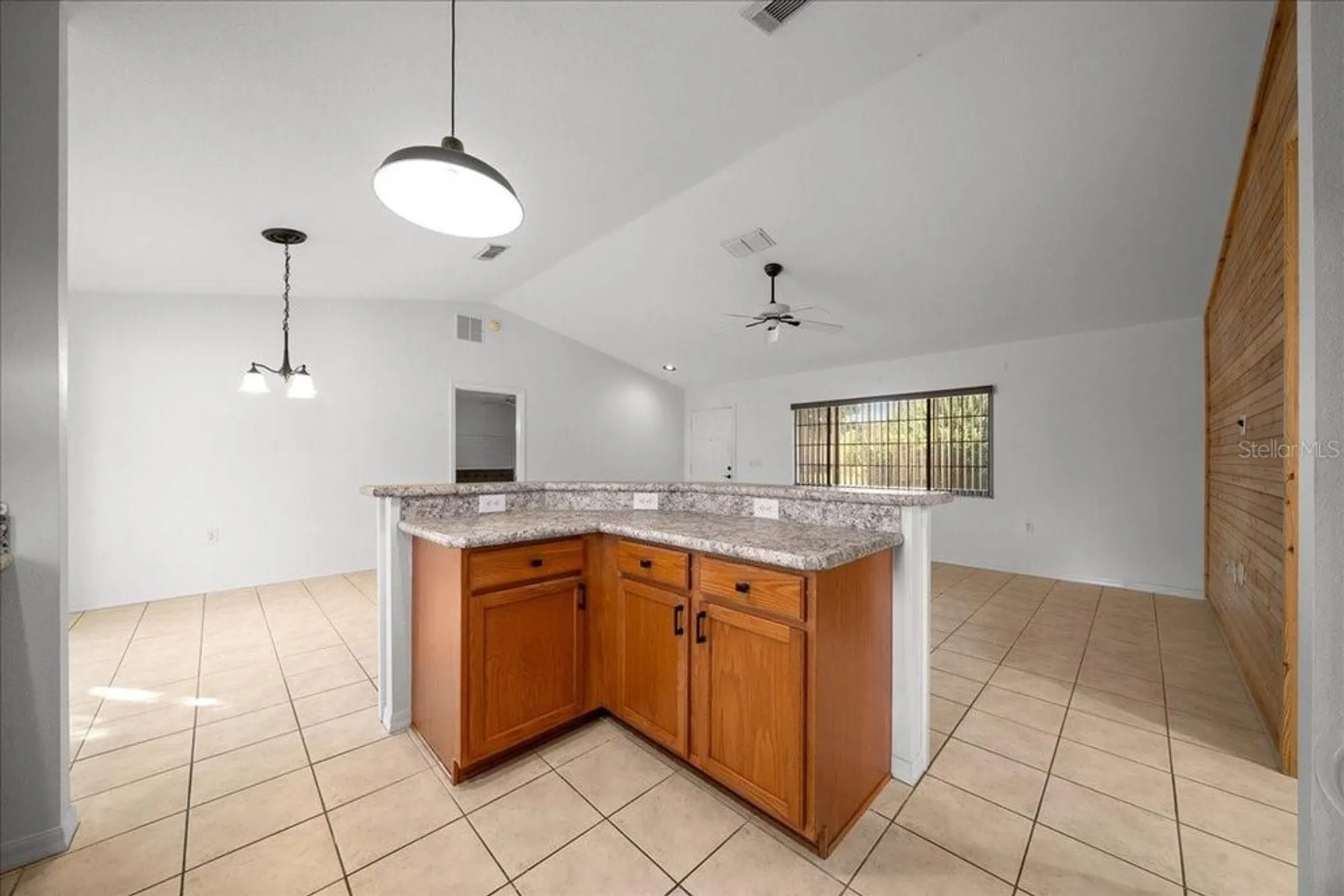 Property Slideshow image 7 of 32 | 14117 sw 115th cir, Dunnellon, FL, 34432