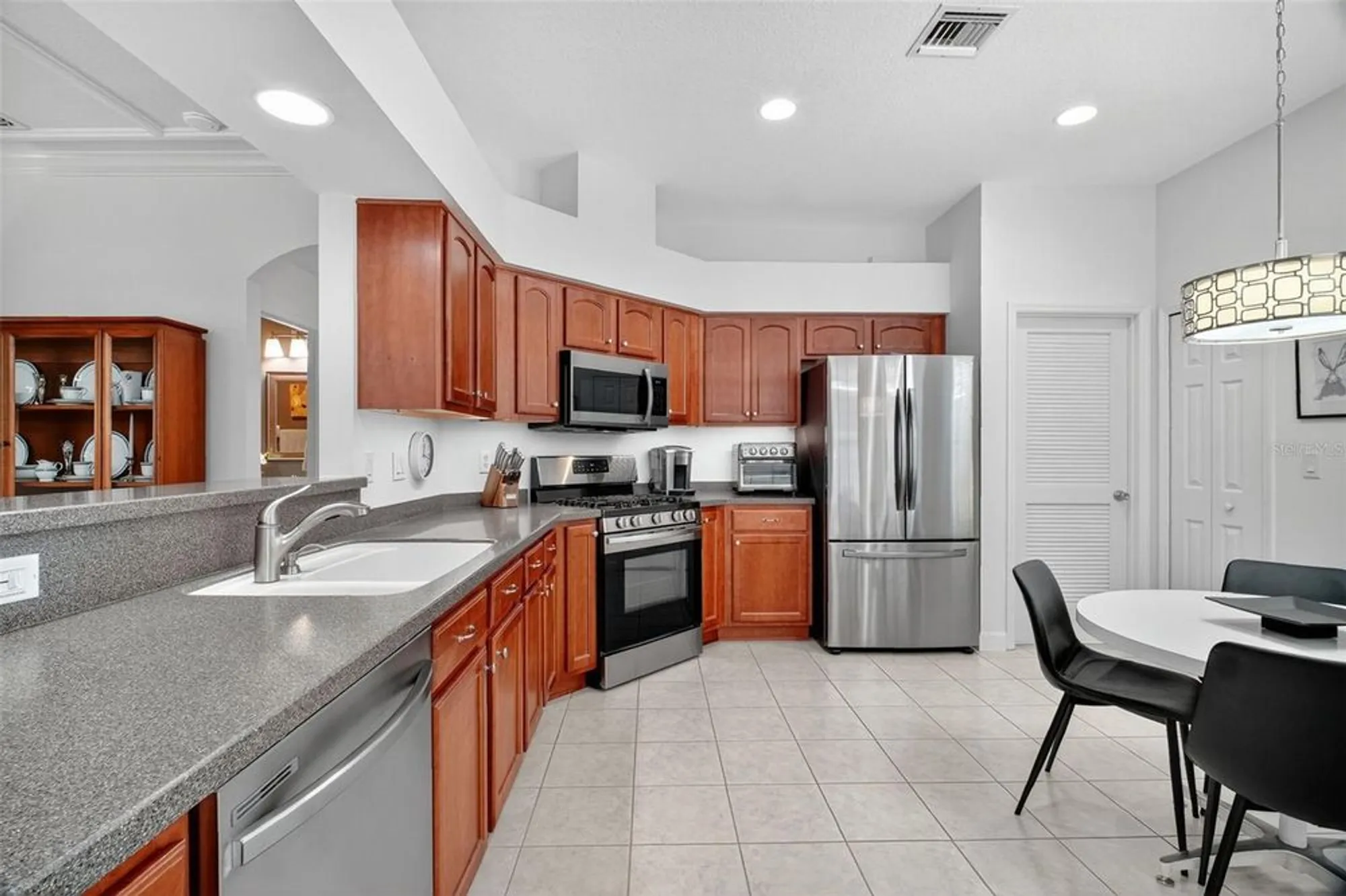 Property Slideshow image 12 of 63 | 8252 bridgeport bay cir, Mount Dora, FL, 32757