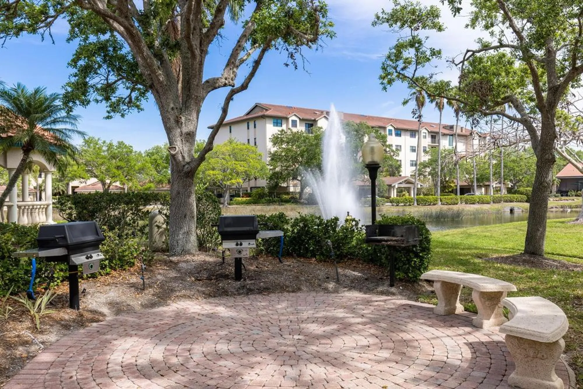 Property Slideshow image 38 of 52 | 5400 eagles point cir apt 405, Sarasota, FL, 34231