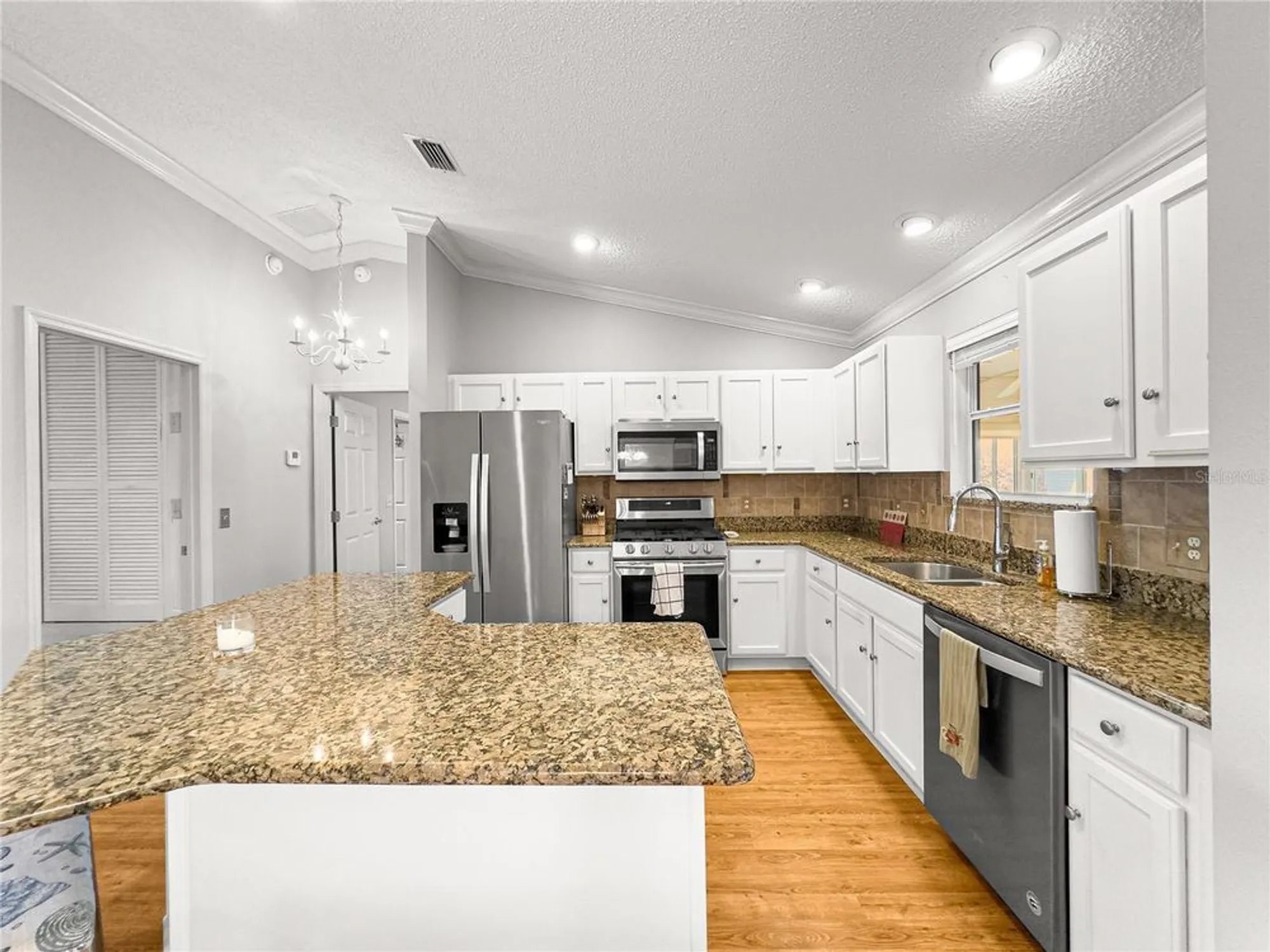 Property Slideshow image 12 of 56 | 8069 se 174th ludlow pl, The Villages, FL, 32162