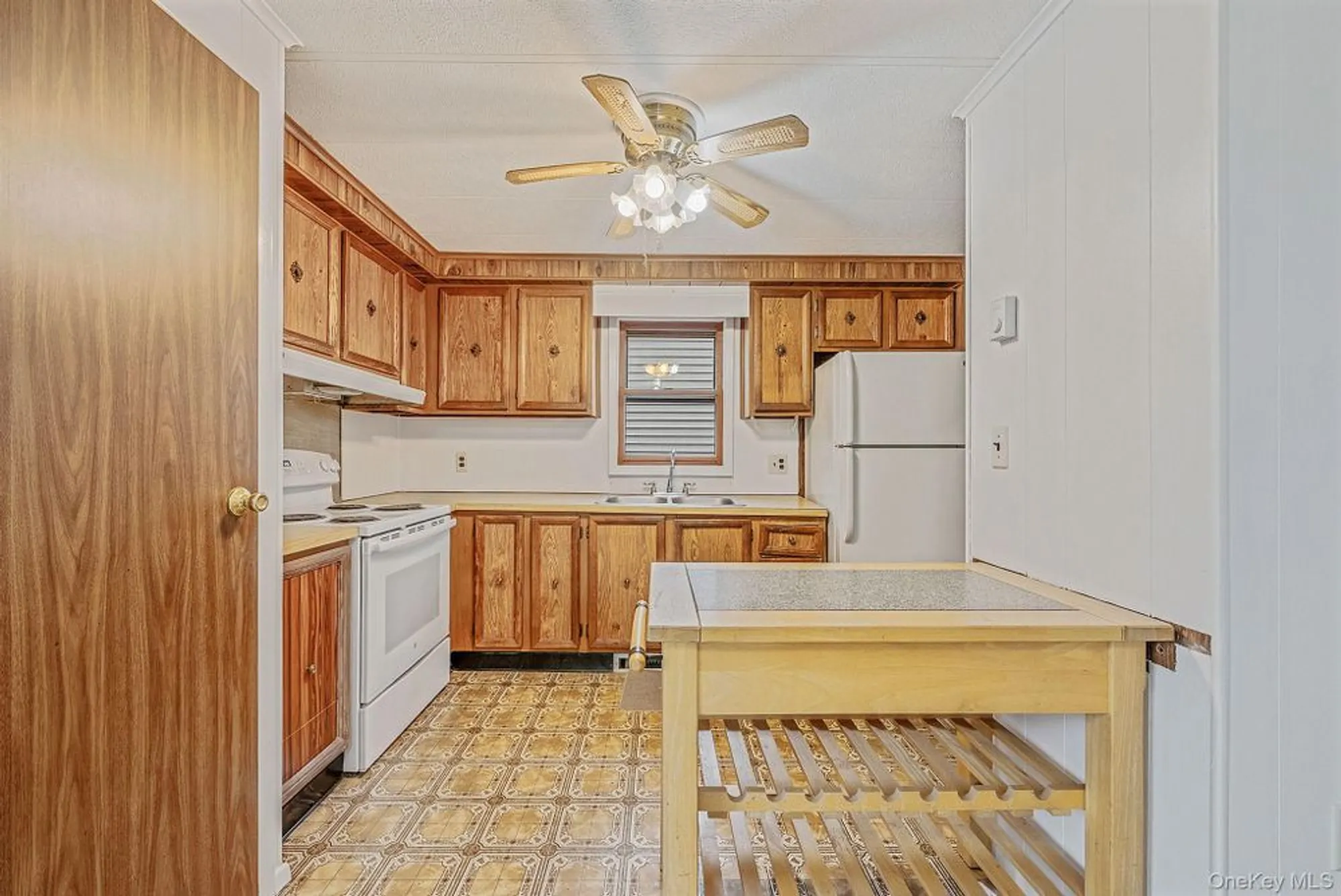 Property Slideshow image 8 of 23 | 22 limetree dr, Manorville, NY, 11949