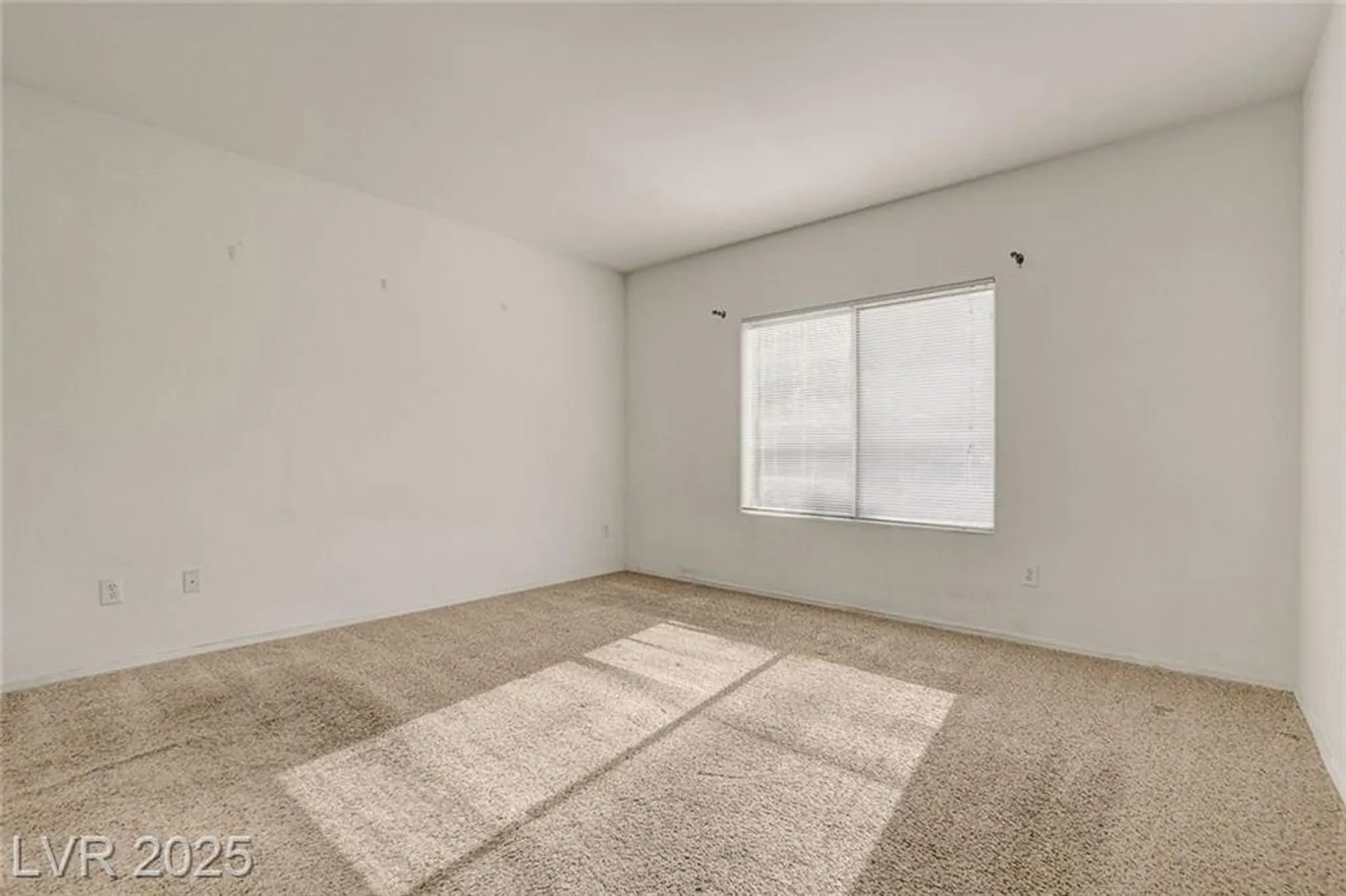 Property Slideshow image 19 of 45 | 2839 sapphire desert dr, Henderson, NV, 89052