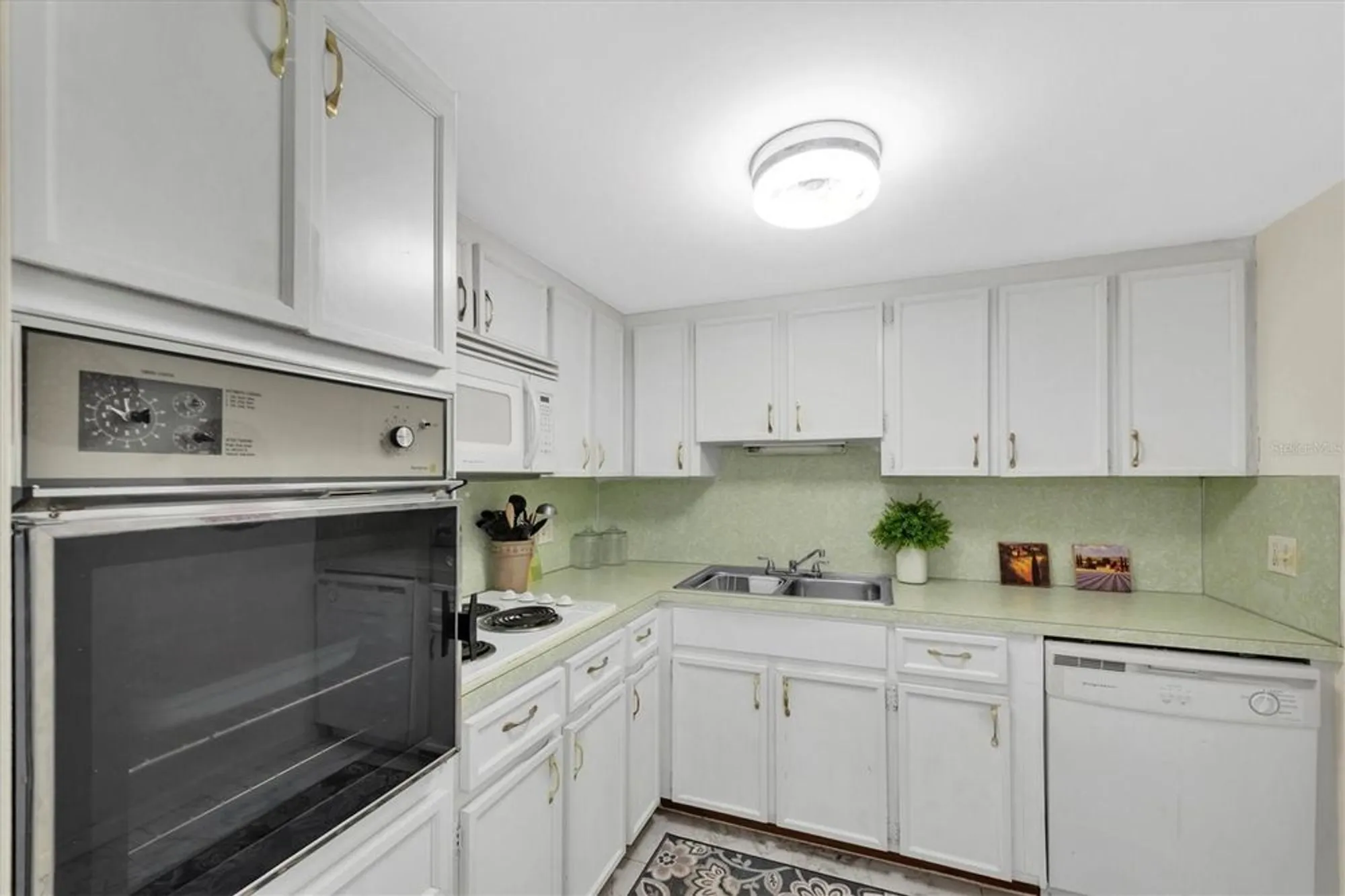 Property Slideshow image 7 of 26 | 2042 australia way 78, Clearwater, FL, 33763