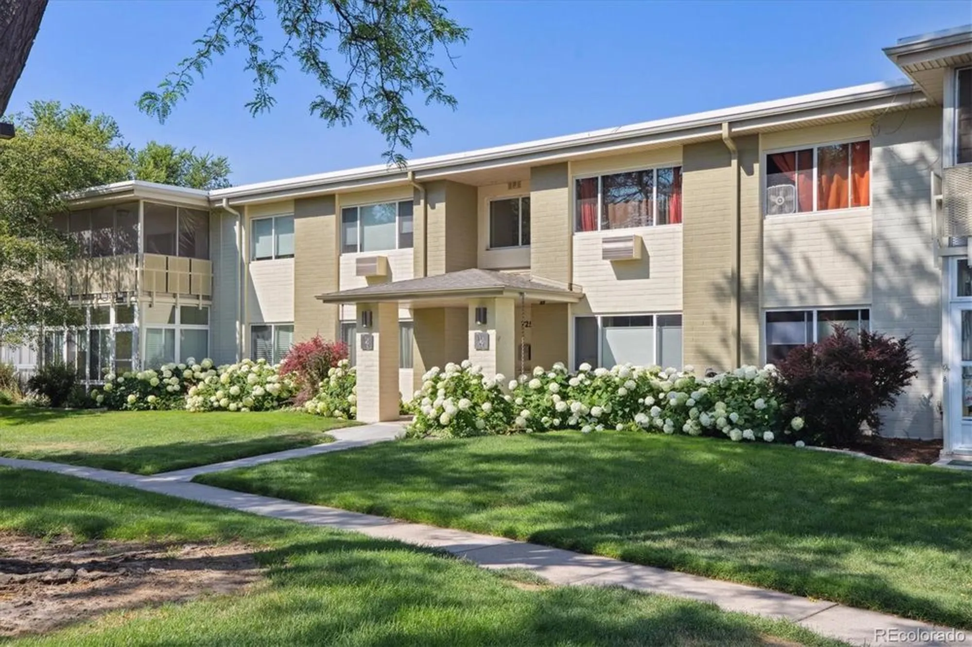Property Slideshow image 1 of 19 | 725 s clinton st 2b, Denver, CO, 80247