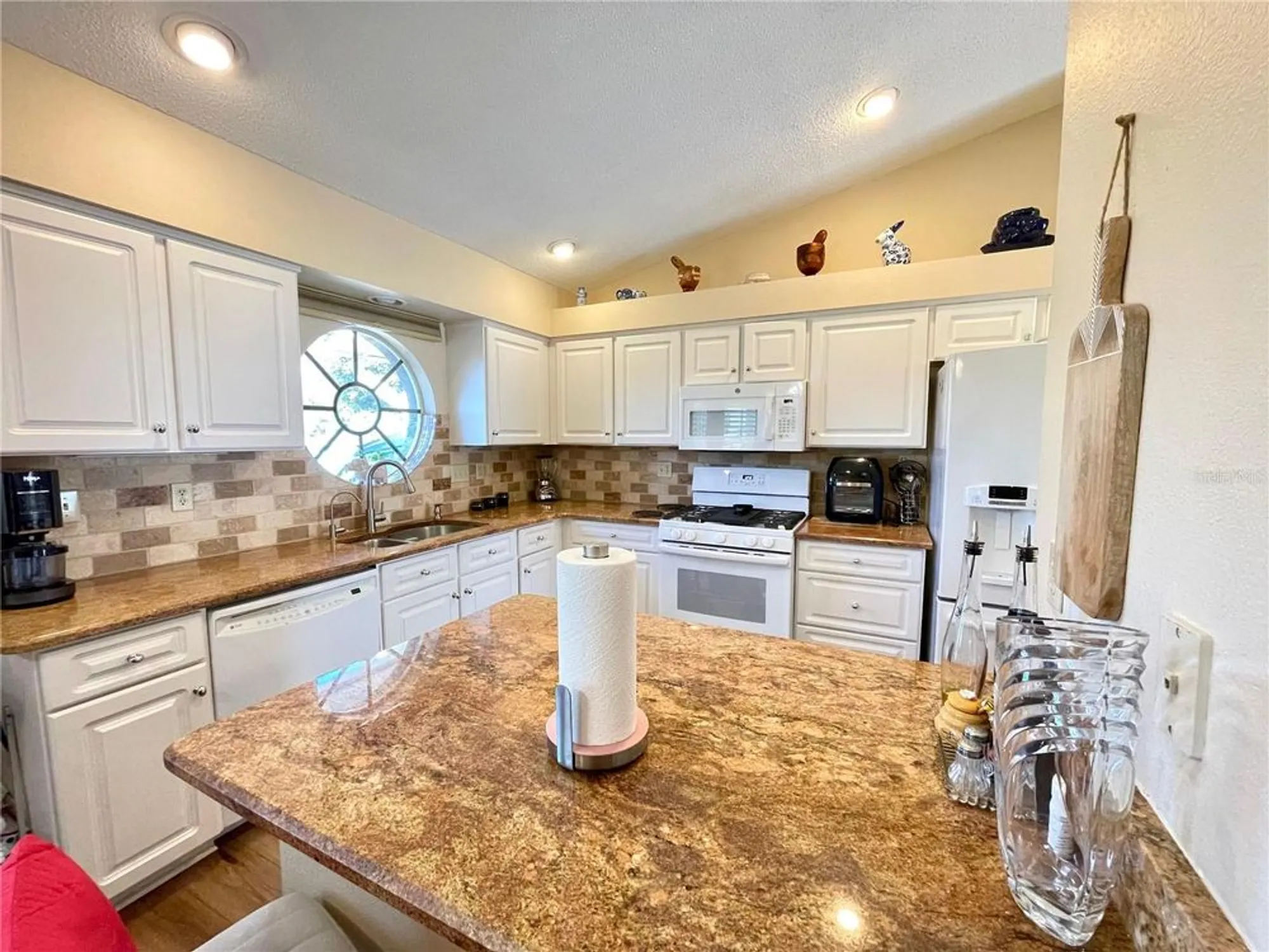 Property Slideshow image 12 of 45 | 6323 silver lakes dr, Lakeland, FL, 33810