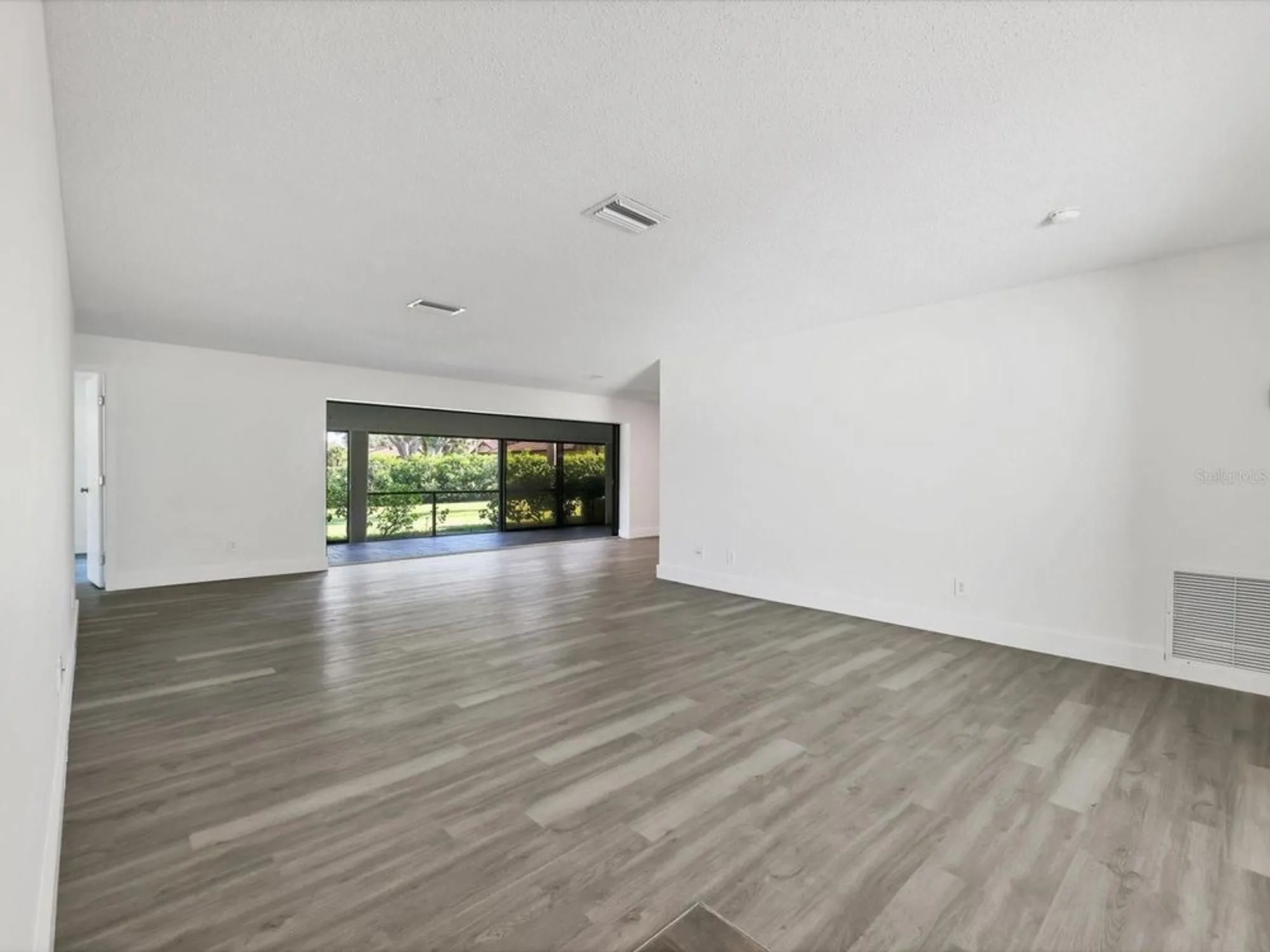Property Slideshow image 9 of 51 | 7157 fairway bend cir, Sarasota, FL, 34243