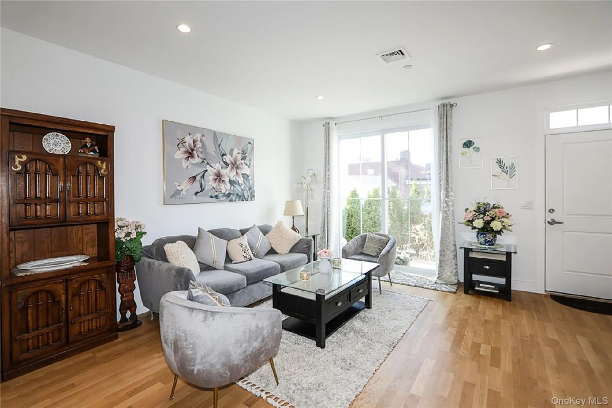 Property Slideshow image 7 of 29 | 209 breton way, Glen Cove, NY, 11542