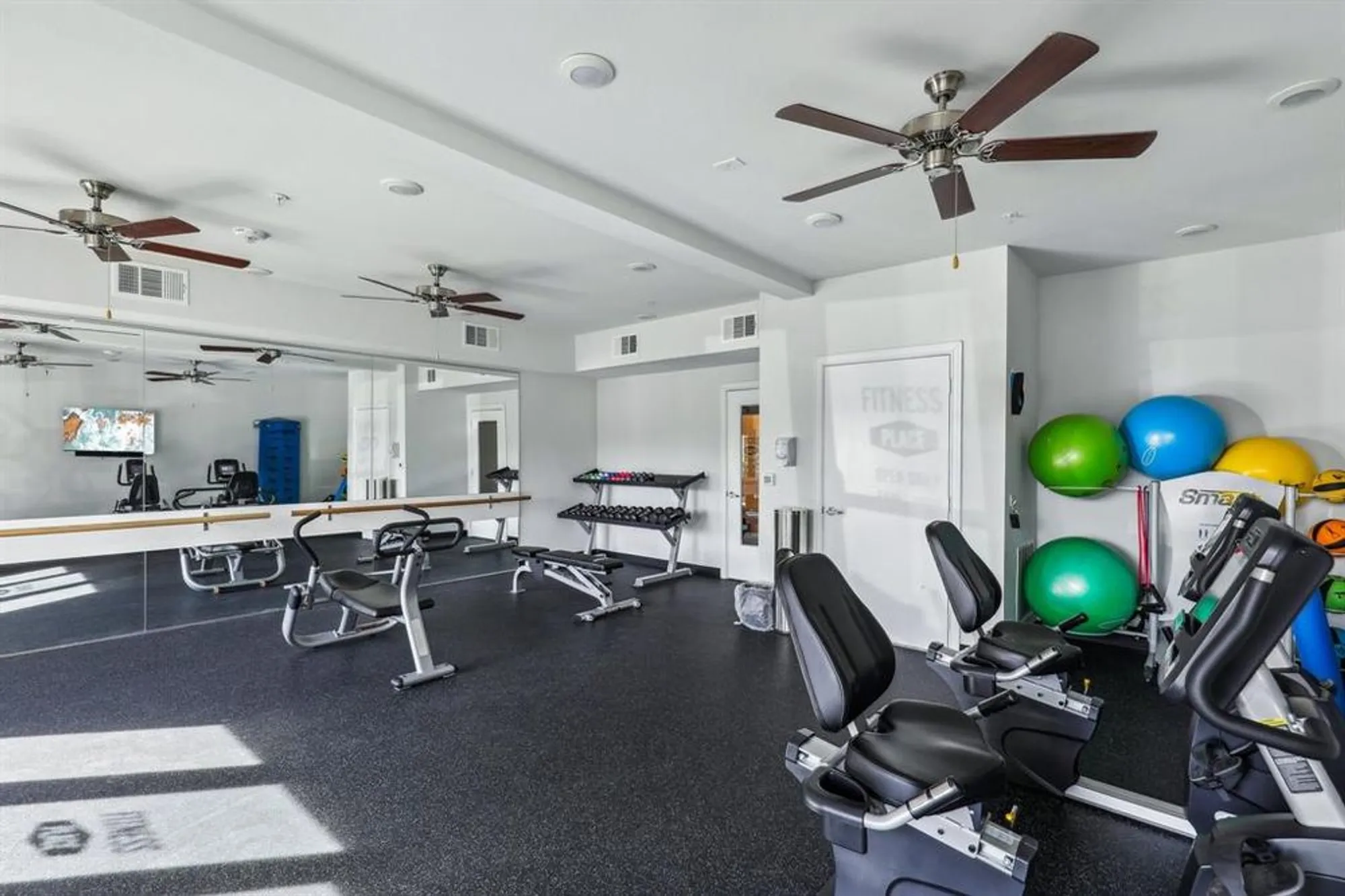 Property Slideshow image 26 of 39 | 1735 wittington pl apt 2305, Dallas, TX, 75234