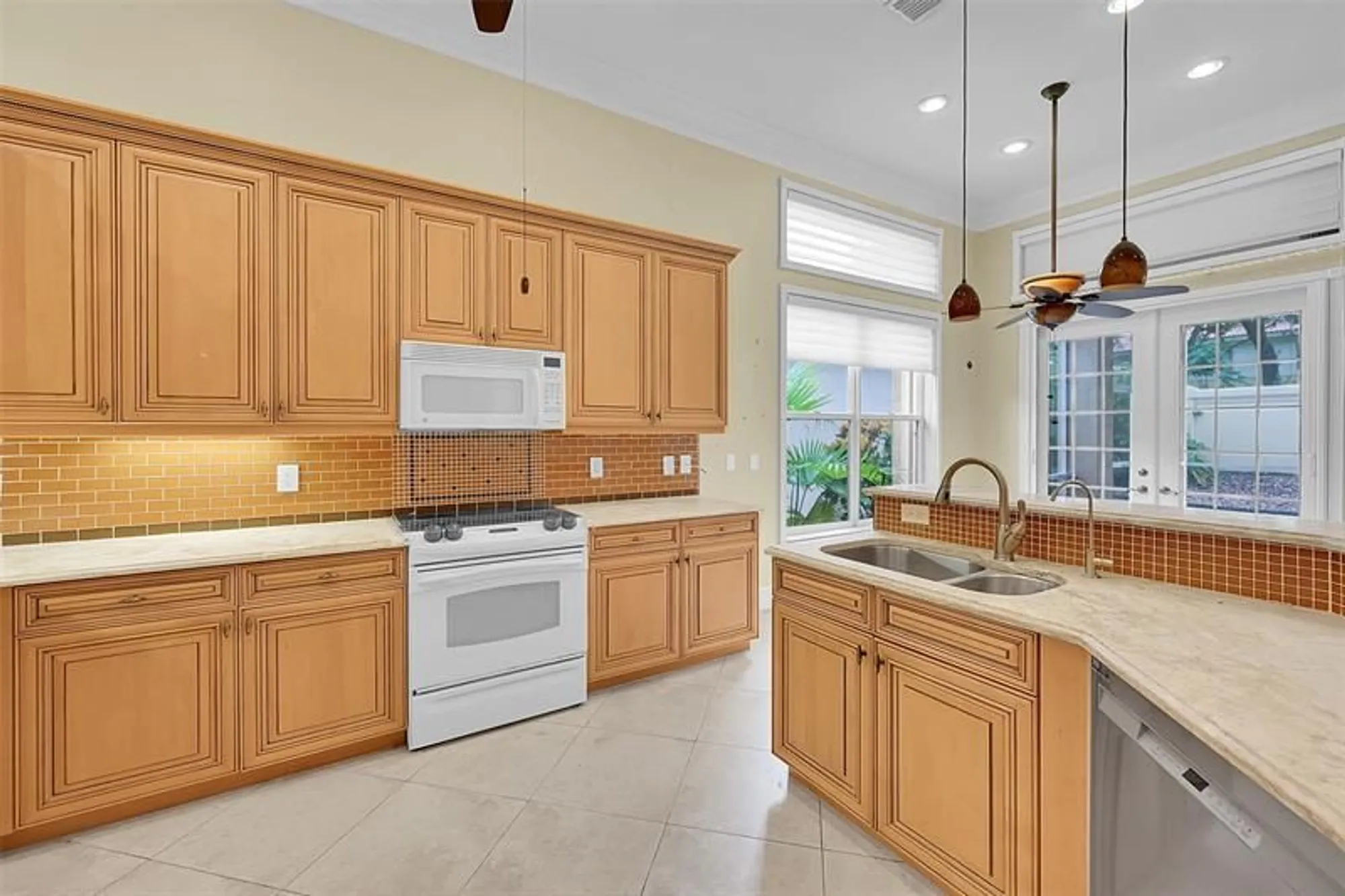 Property Slideshow image 9 of 61 | 7200 veneto dr, Boynton Beach, FL, 33437