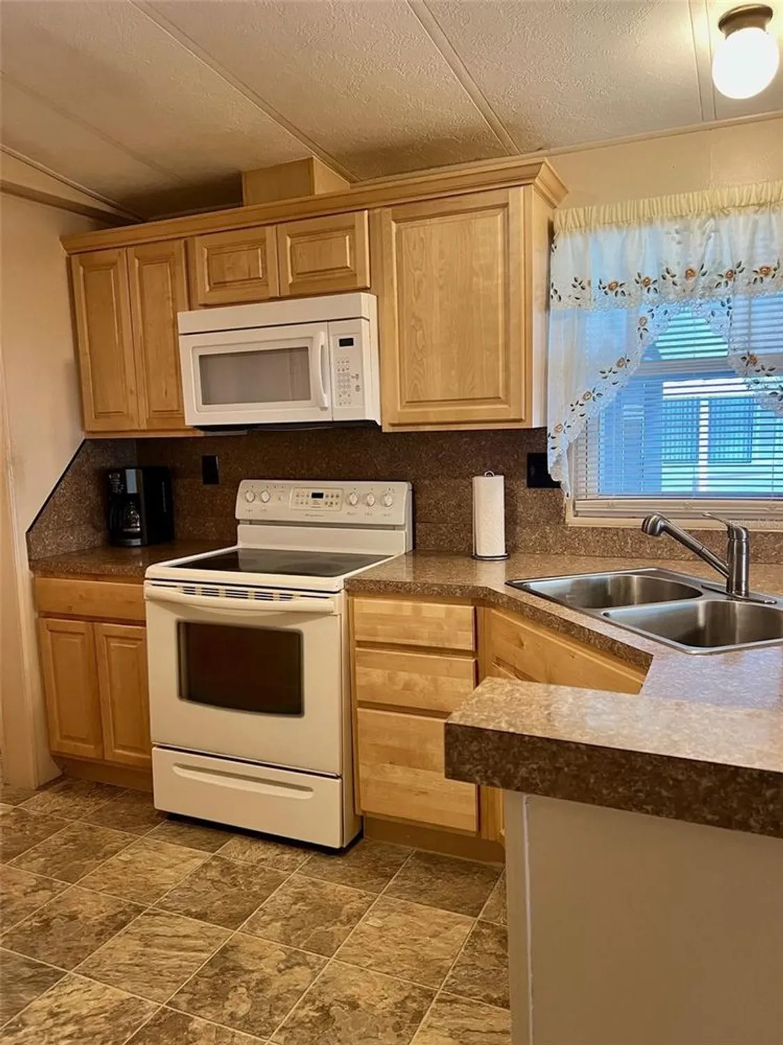 Property Slideshow image 17 of 30 | 5013 foxwood blvd, Lakeland, FL, 33810