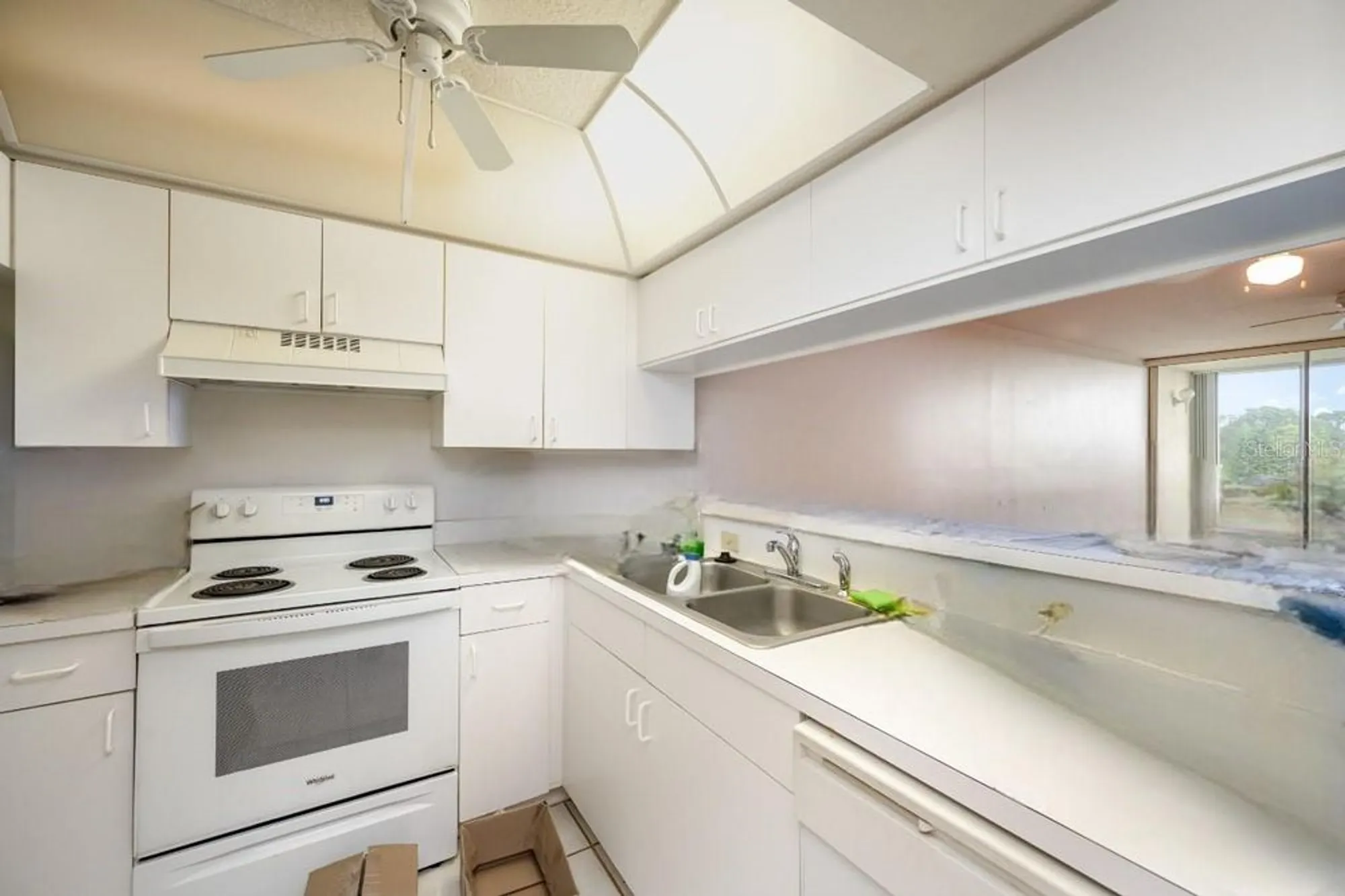 Property Slideshow image 8 of 26 | 1420 huntington ln 2502, Rockledge, FL, 32955