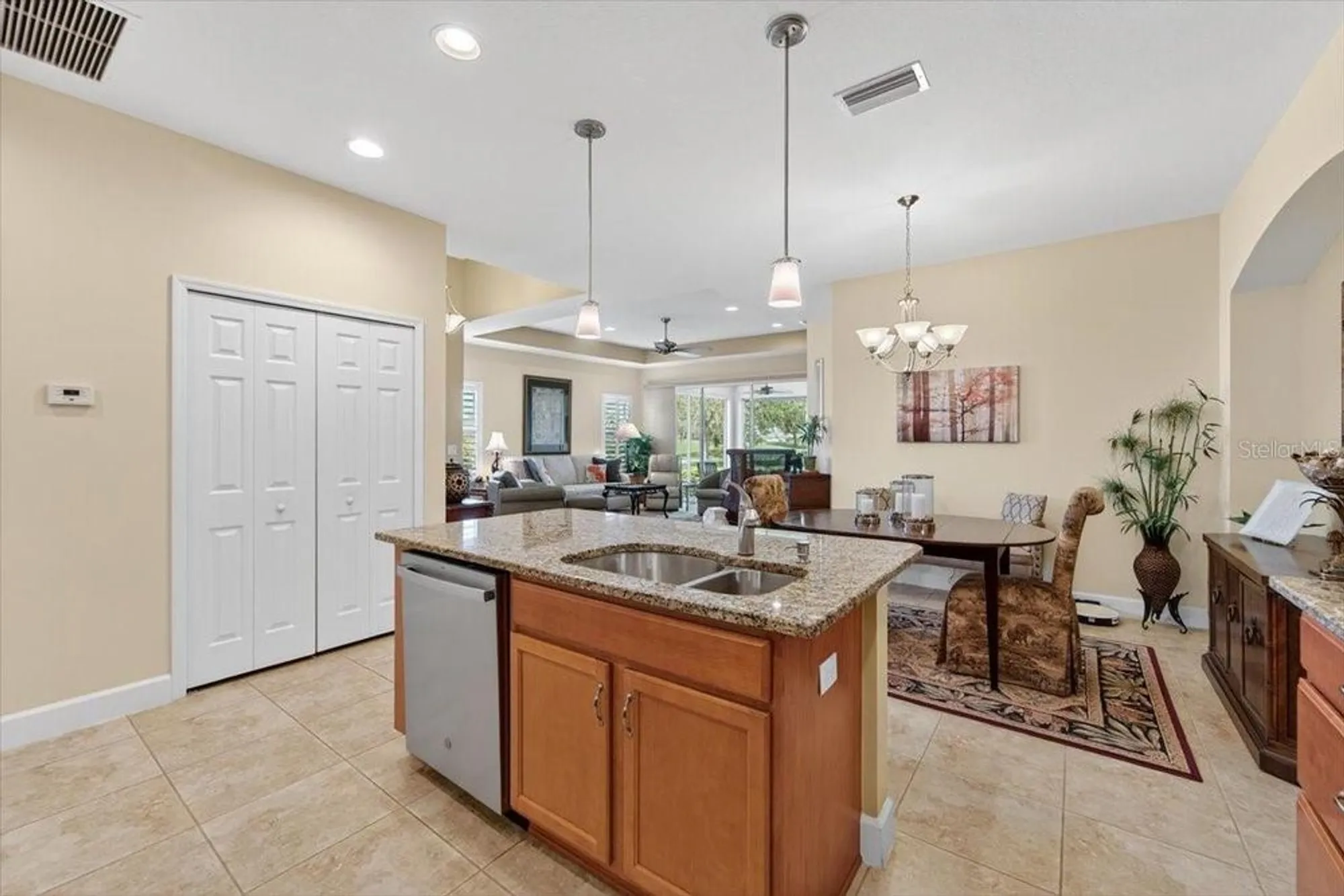 Property Slideshow image 17 of 66 | 821 chipper dr, Sun City Center, FL, 33573