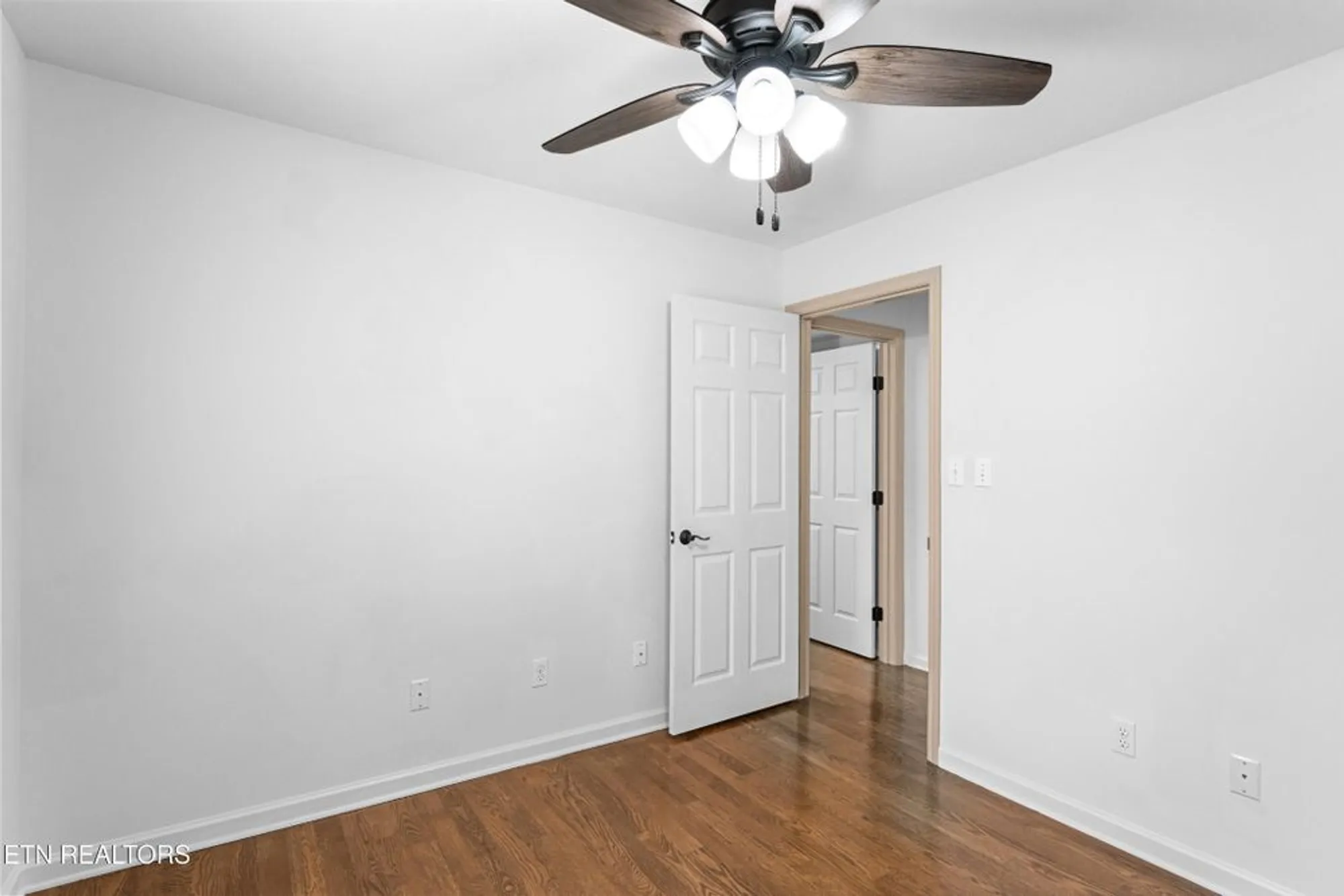 Property Slideshow image 26 of 60 | 407 tecumseh pt, Loudon, TN, 37774