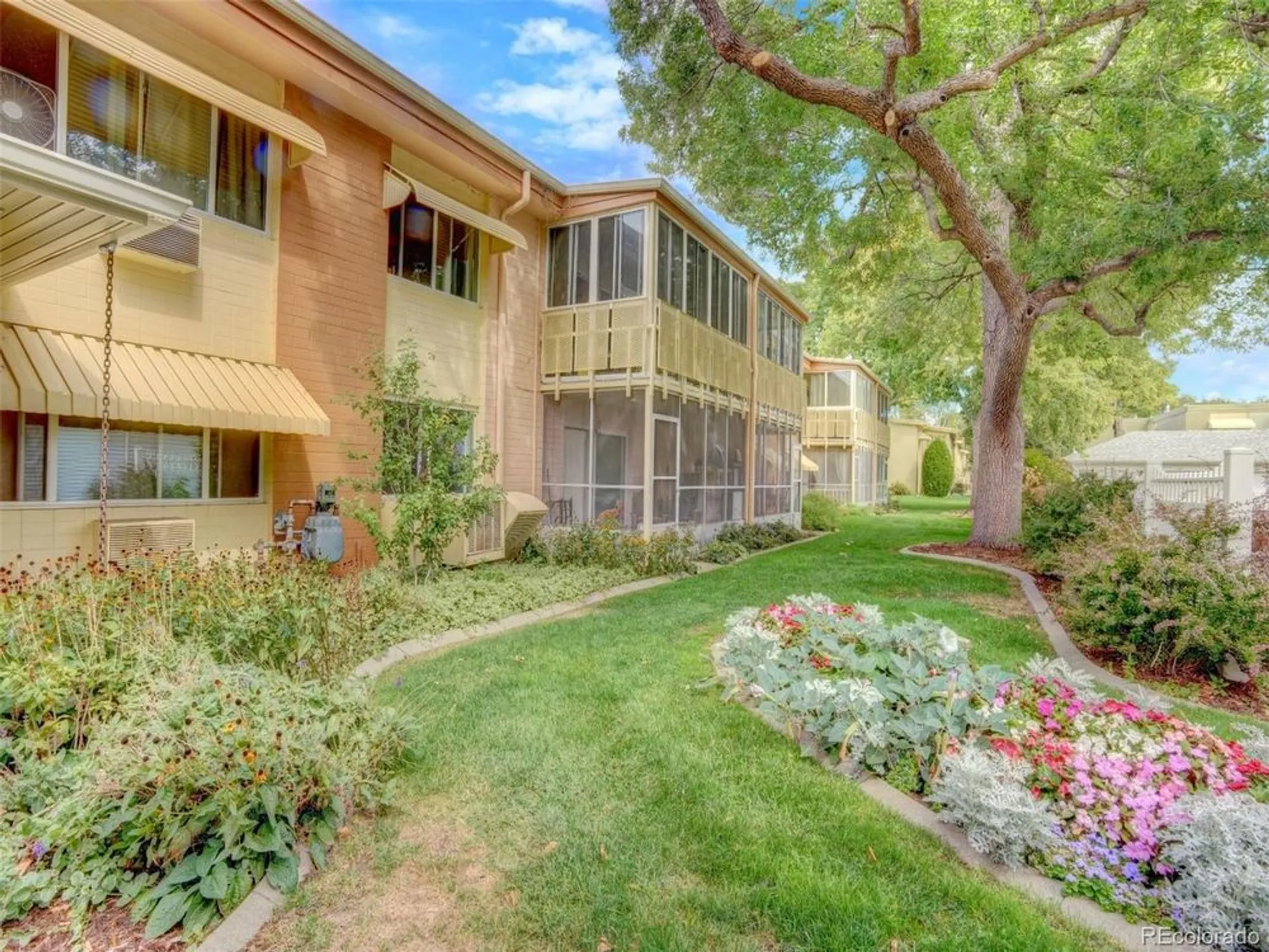 Property Slideshow image 4 of 50 | 665 s clinton st apt 14a, Denver, CO, 80247