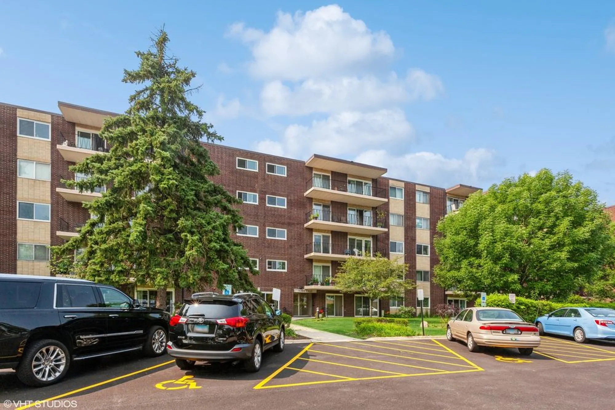 Property Slideshow image 20 of 20 | 5300 walnut ave apt 11b, Downers Grove, IL, 60515
