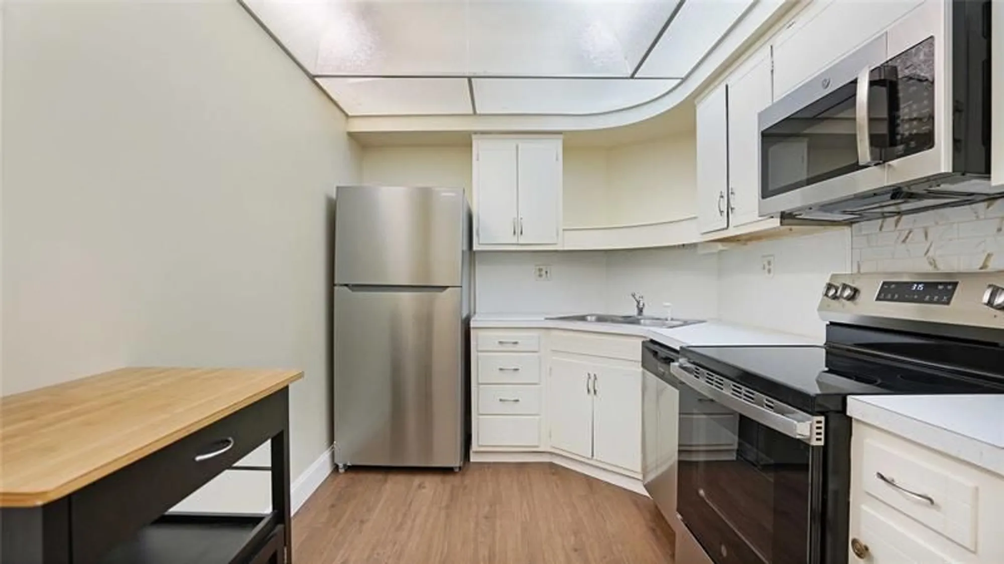 Property Slideshow image 6 of 49 | 3333 ne 34th st 109, Fort Lauderdale, FL, 33308