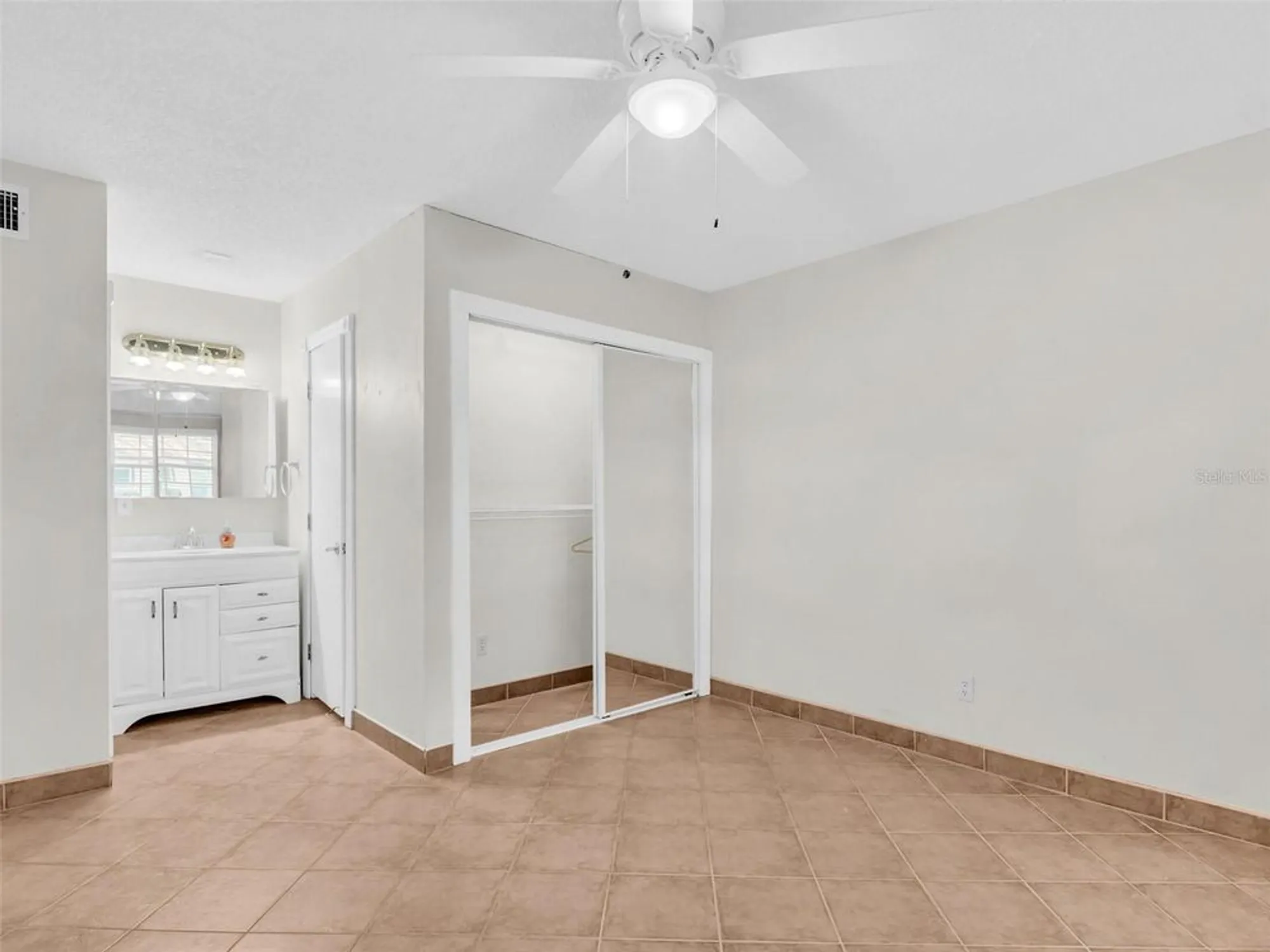 Property Slideshow image 13 of 62 | 3109 mission grove dr d, Palm Harbor, FL, 34684