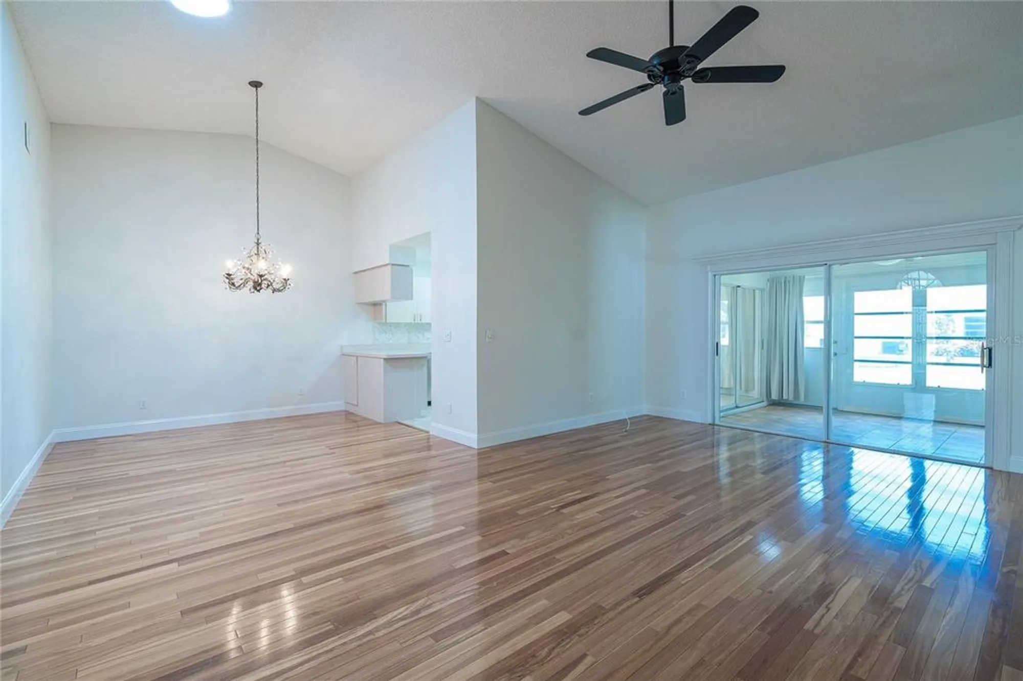 Property Slideshow image 16 of 39 | 607 manchester woods dr # 84, Sun City Center, FL, 33573