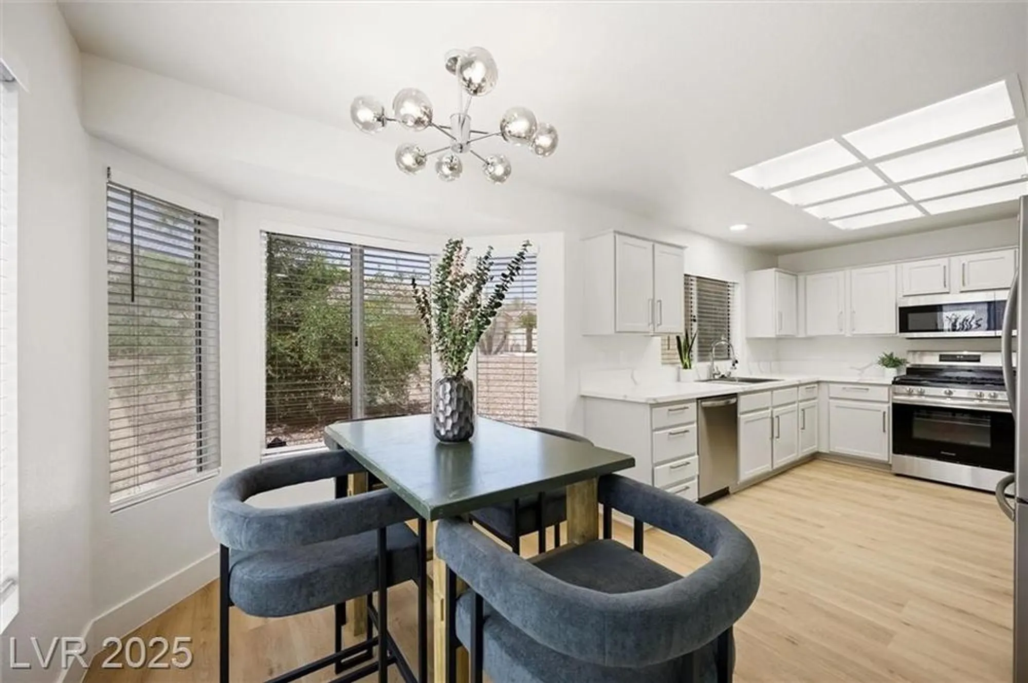 Property Slideshow image 15 of 40 | 2517 desert sands dr, Las Vegas, NV, 89134