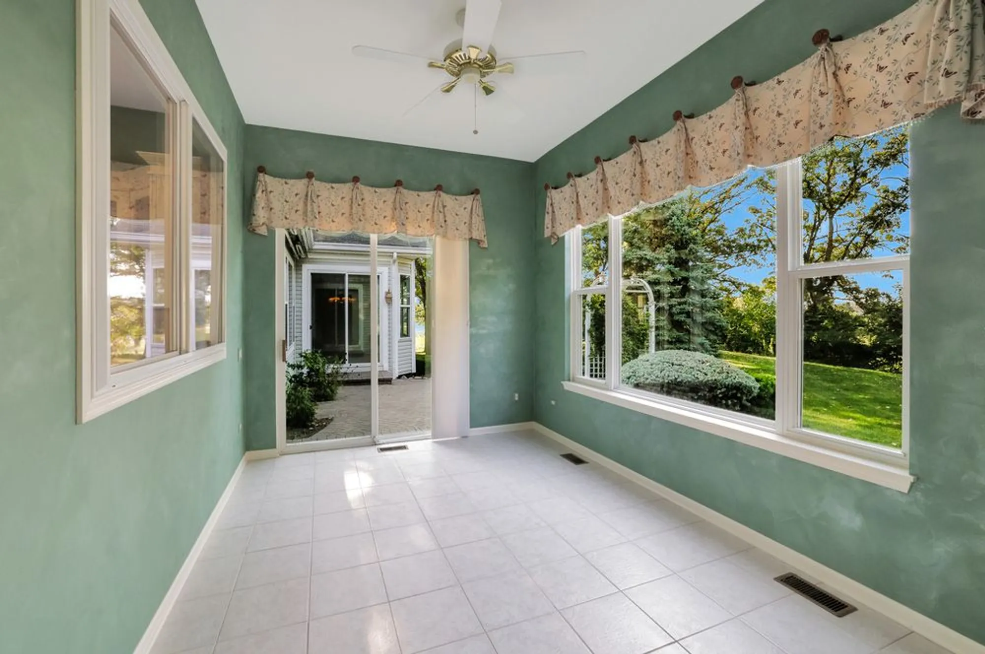Property Slideshow image 13 of 36 | 12617 mulberry ct, Huntley, IL, 60142