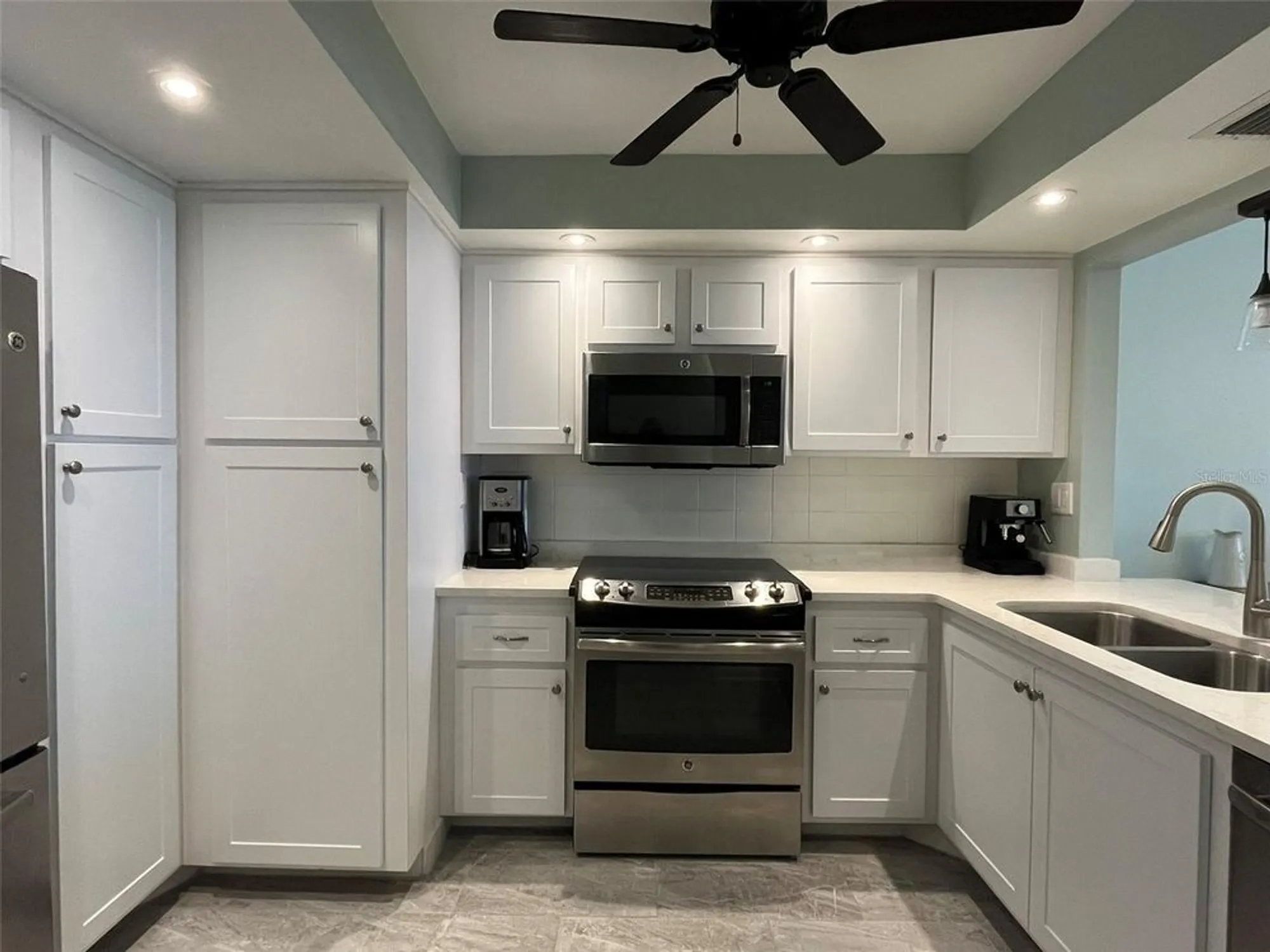 Property Slideshow image 6 of 32 | 6218 palma del mar blvd s apt 303, St Petersburg, FL, 33715