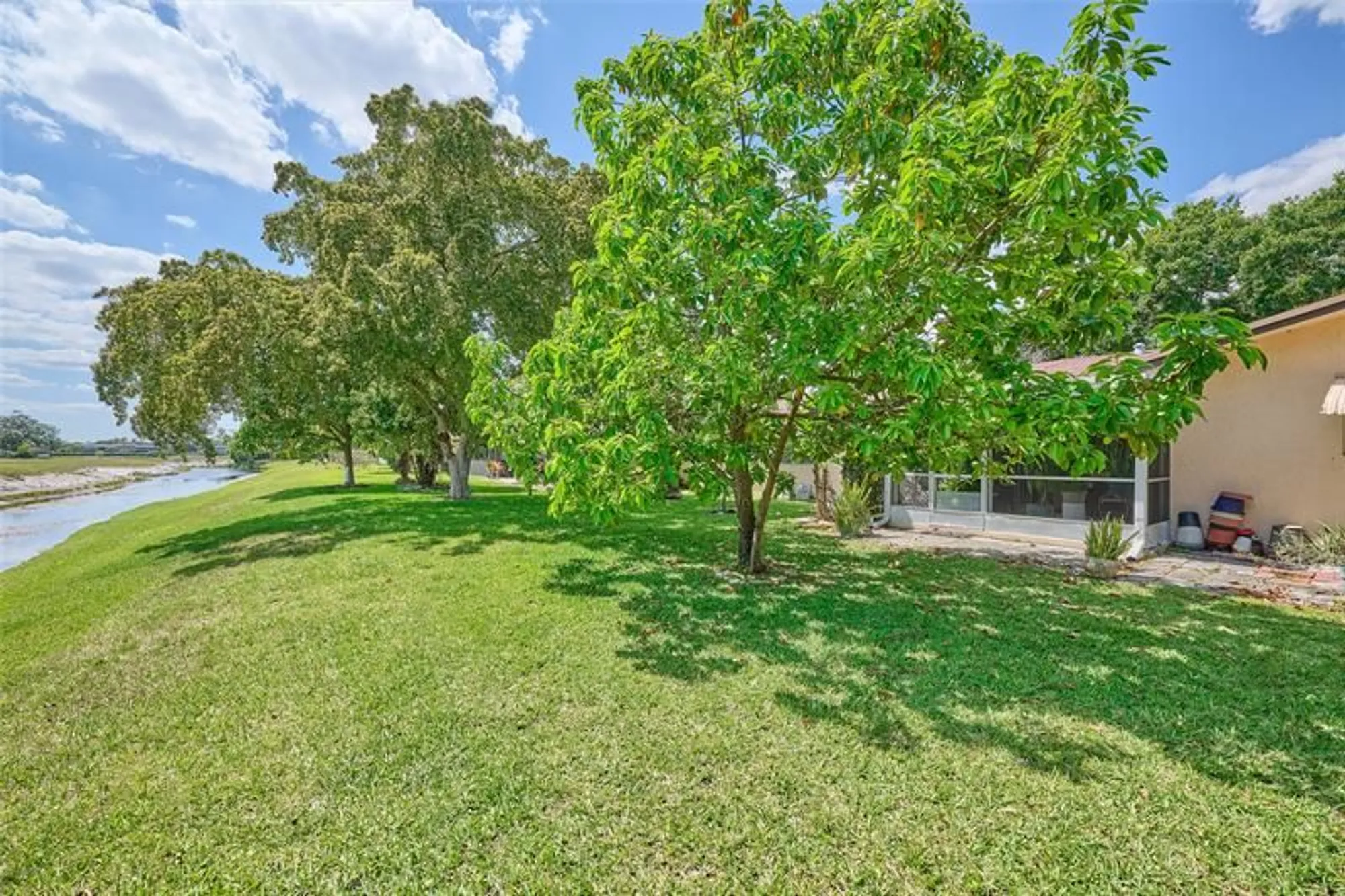 Property Slideshow image 8 of 26 | 7708 margate blvd, Margate, FL, 33063