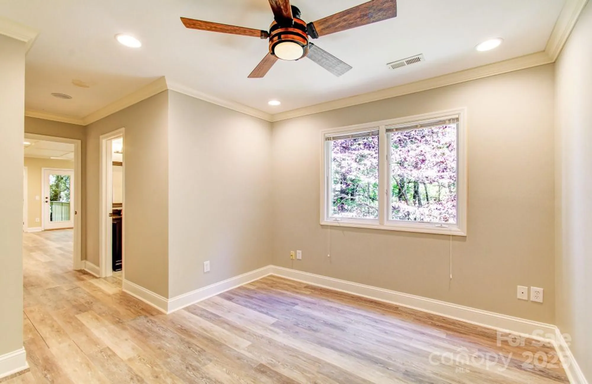 Property Slideshow image 30 of 38 | 305 e high point ln, Hendersonville, NC, 28791