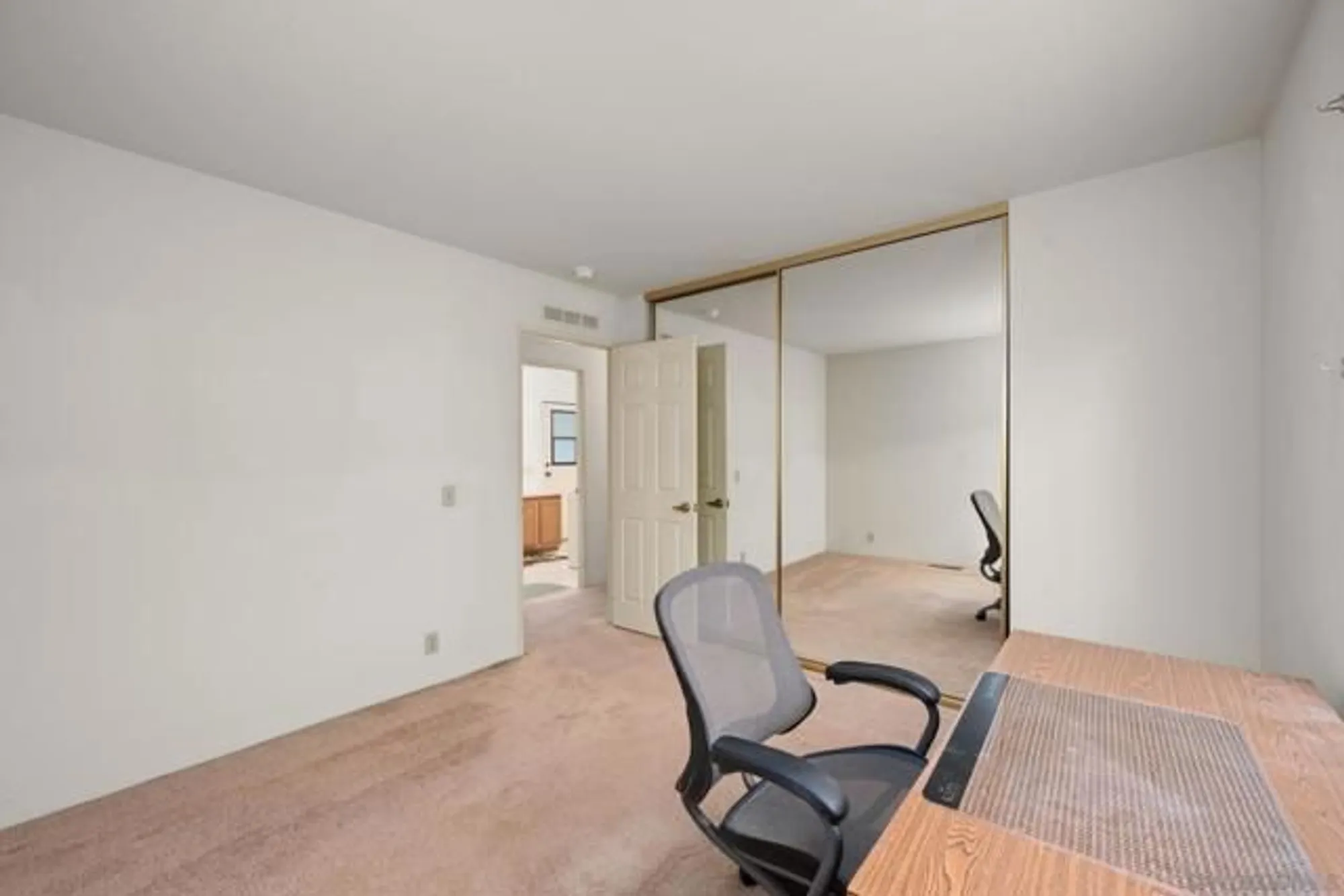 Property Slideshow image 30 of 37 | 4465 topaz ln, Oceanside, CA, 92056