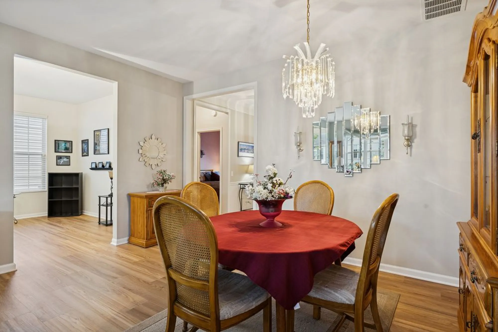 Property Slideshow image 13 of 20 | 2596 venetian ln, Elgin, IL, 60124