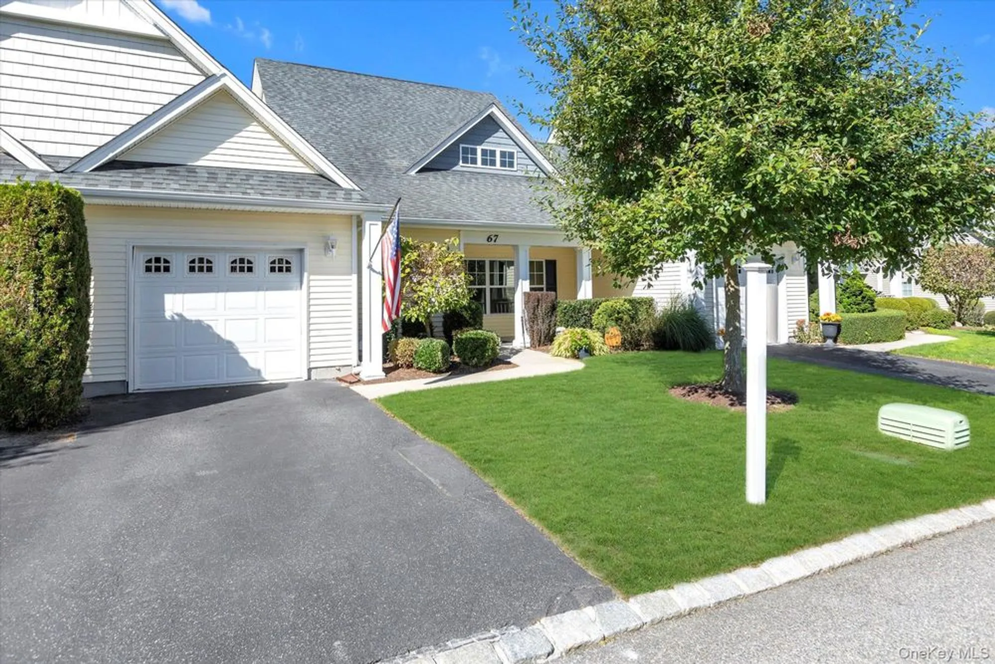 Property Slideshow image 24 of 34 | 67 stoneleigh dr, Riverhead, NY, 11901