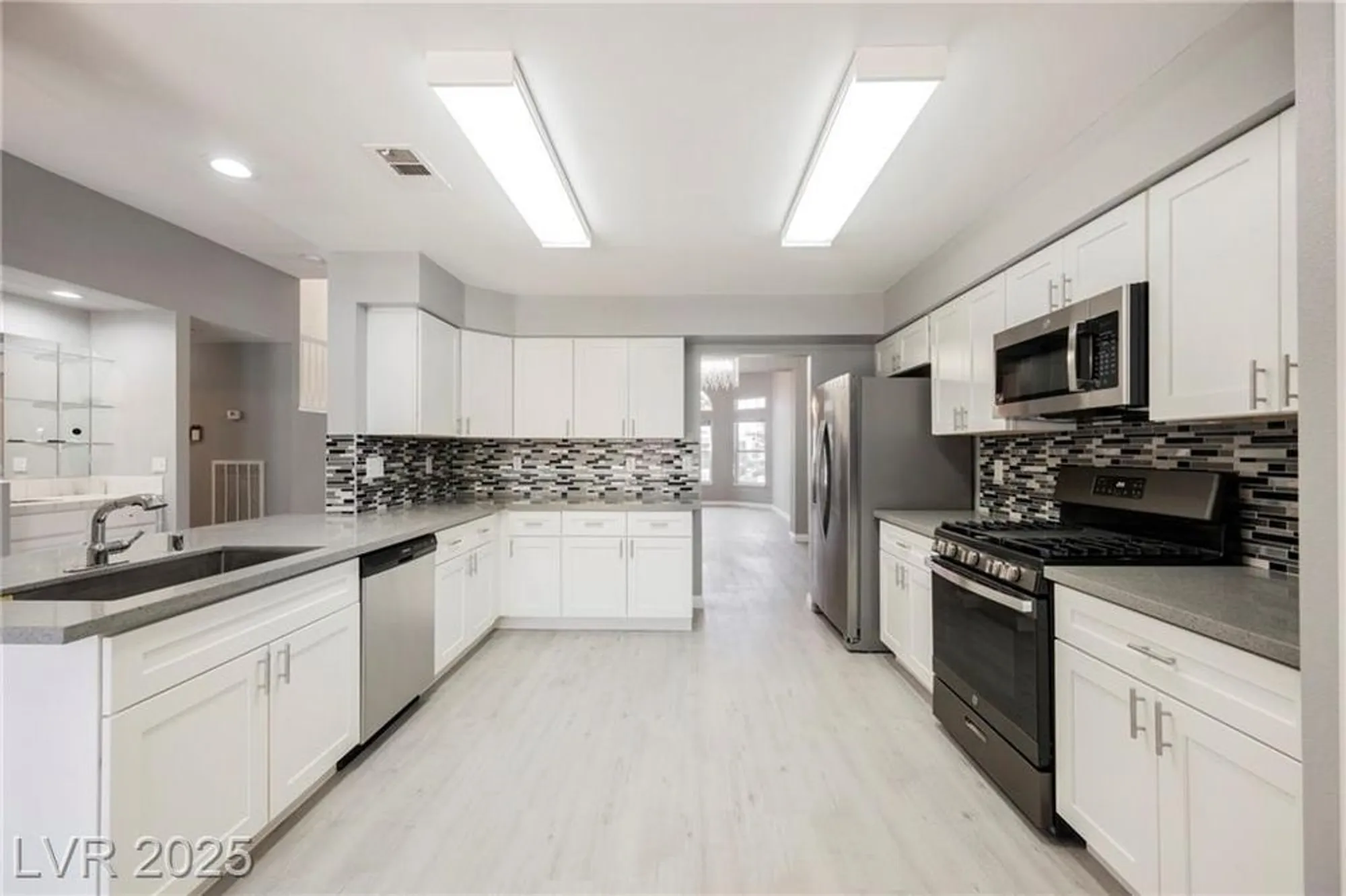 Property Slideshow image 29 of 66 | 5133 burr oak dr, Las Vegas, NV, 89130