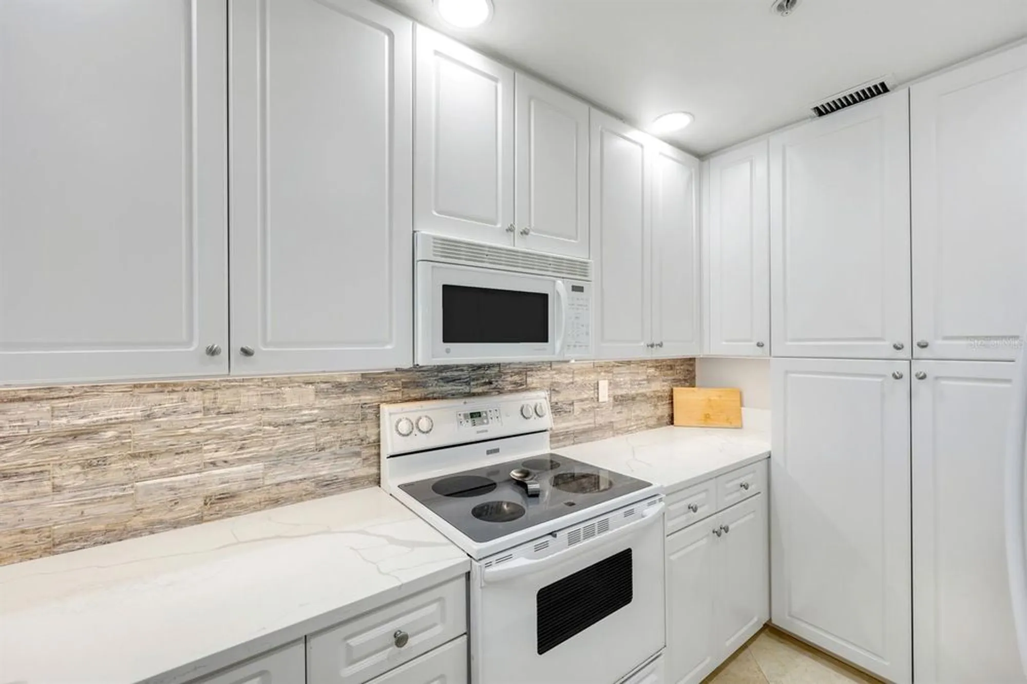 Property Slideshow image 14 of 40 | 2090 matecumbe key rd 1404, Punta Gorda, FL, 33955