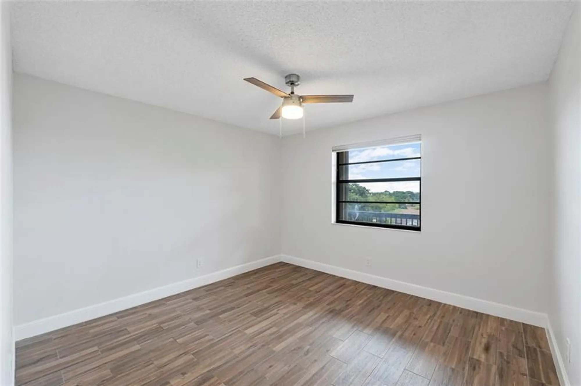 Property Slideshow image 8 of 15 | 4930 e sabal palm blvd apt 402, Tamarac, FL, 33319