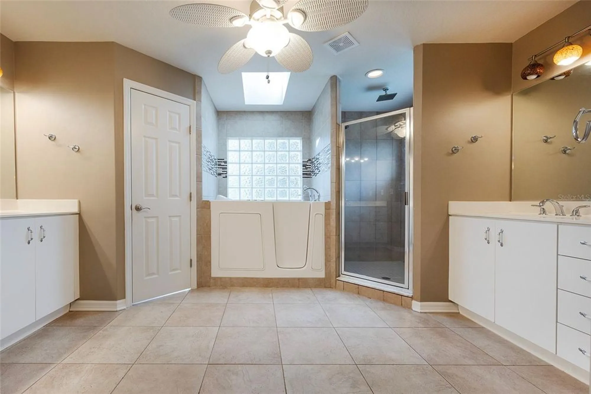 Property Slideshow image 18 of 66 | 6065 spruce point cir, Port Orange, FL, 32128