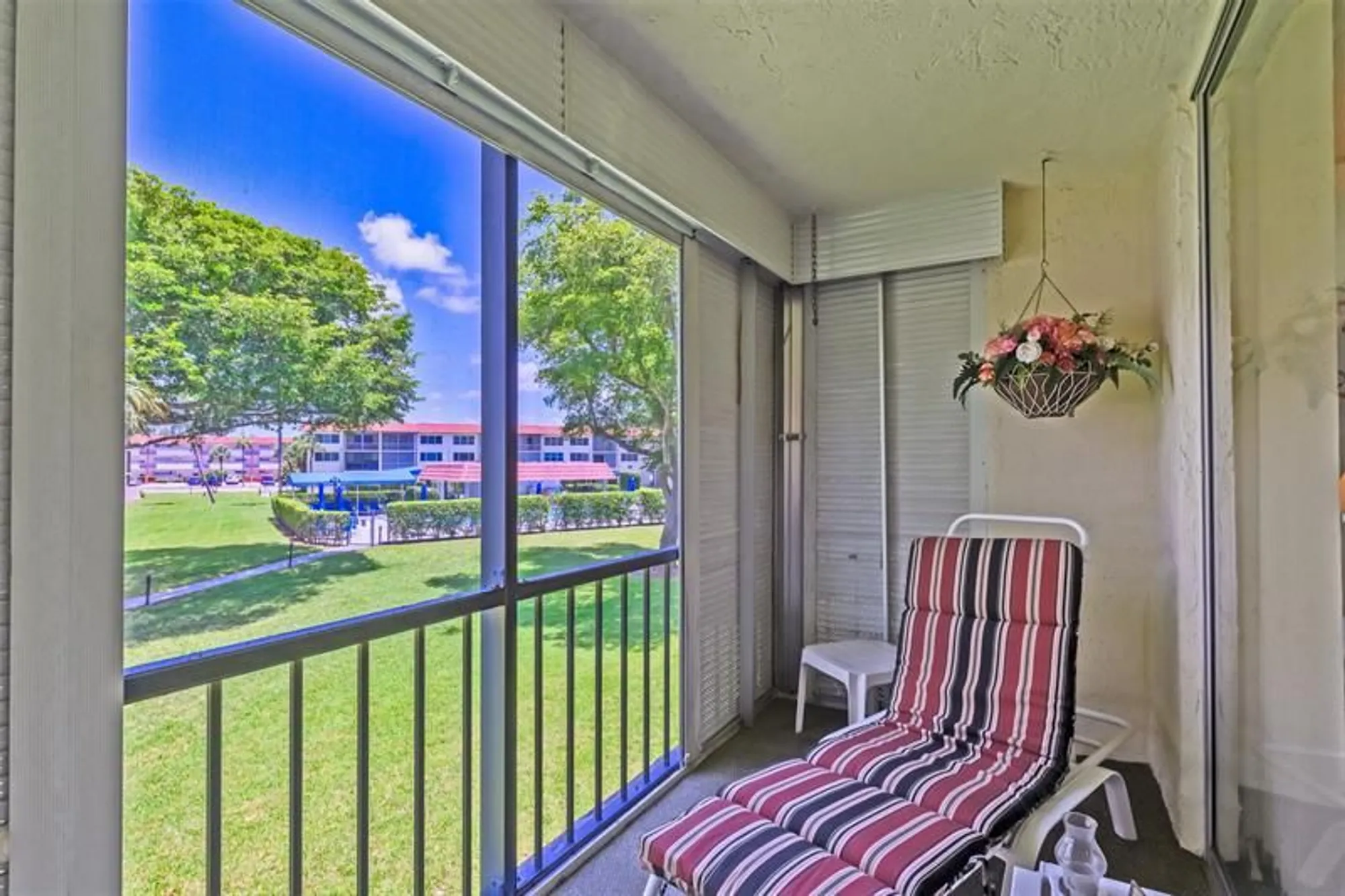 Property Slideshow image 31 of 51 | 9511 n hollybrook lake dr 207, Pembroke Pines, FL, 33025