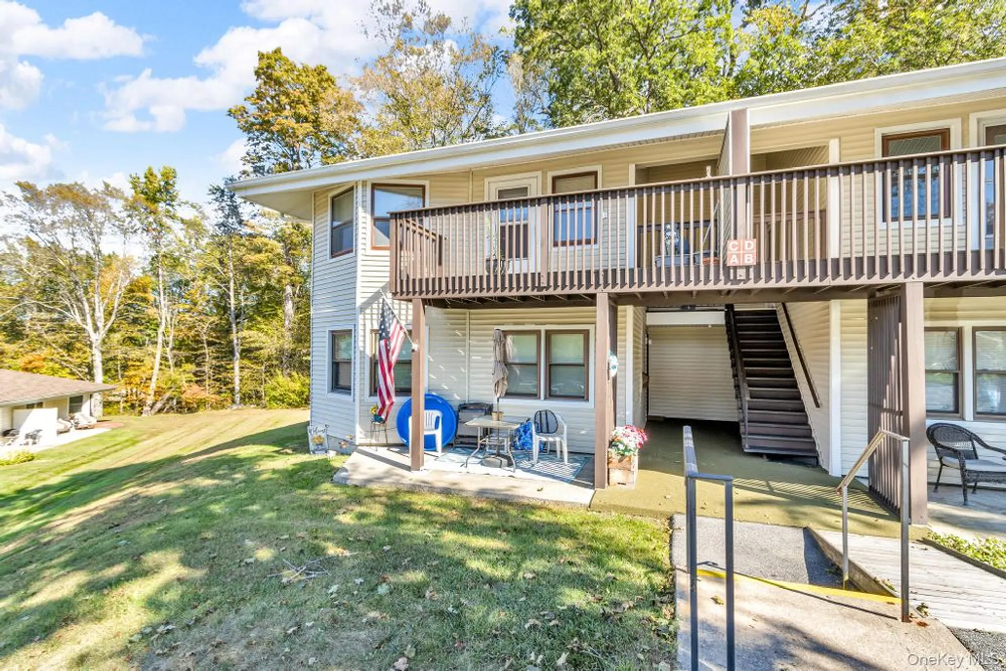 Property Slideshow image 4 of 44 | 34 warwick pl c, Yorktown Heights, NY, 10598